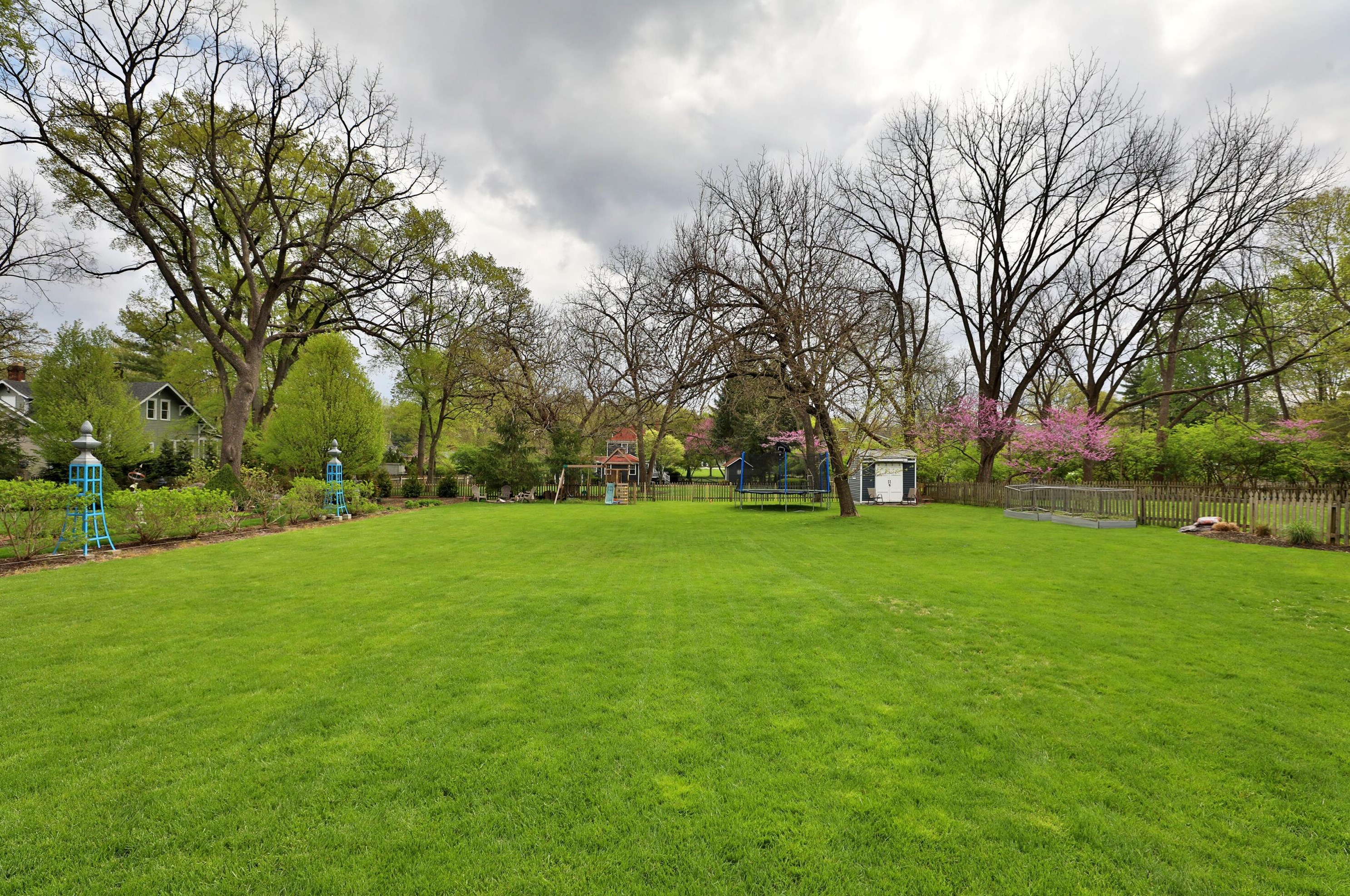 694 Hartford St, Columbus OH  43085-4122 exterior