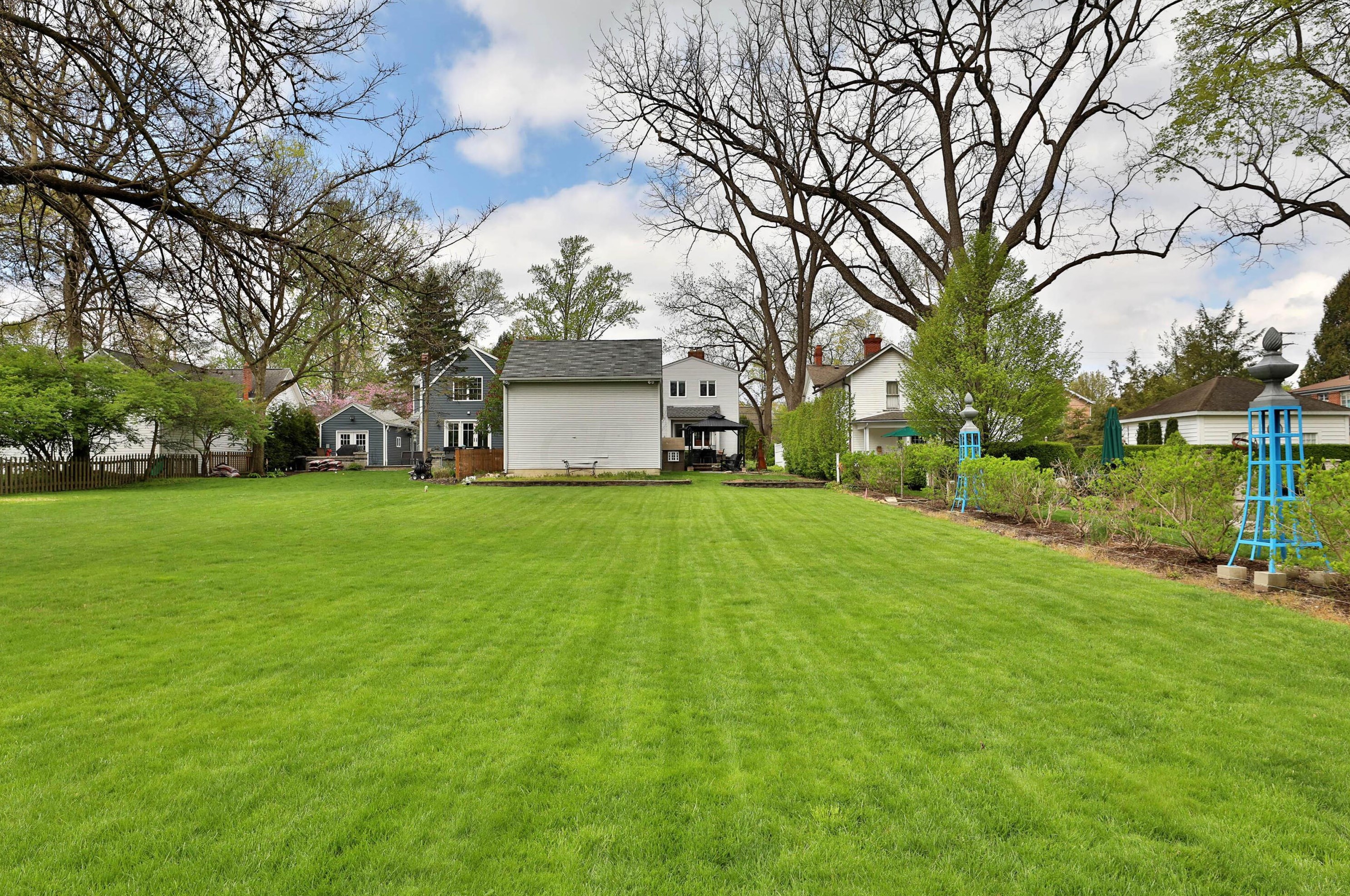 694 Hartford St, Columbus OH  43085-4122 exterior