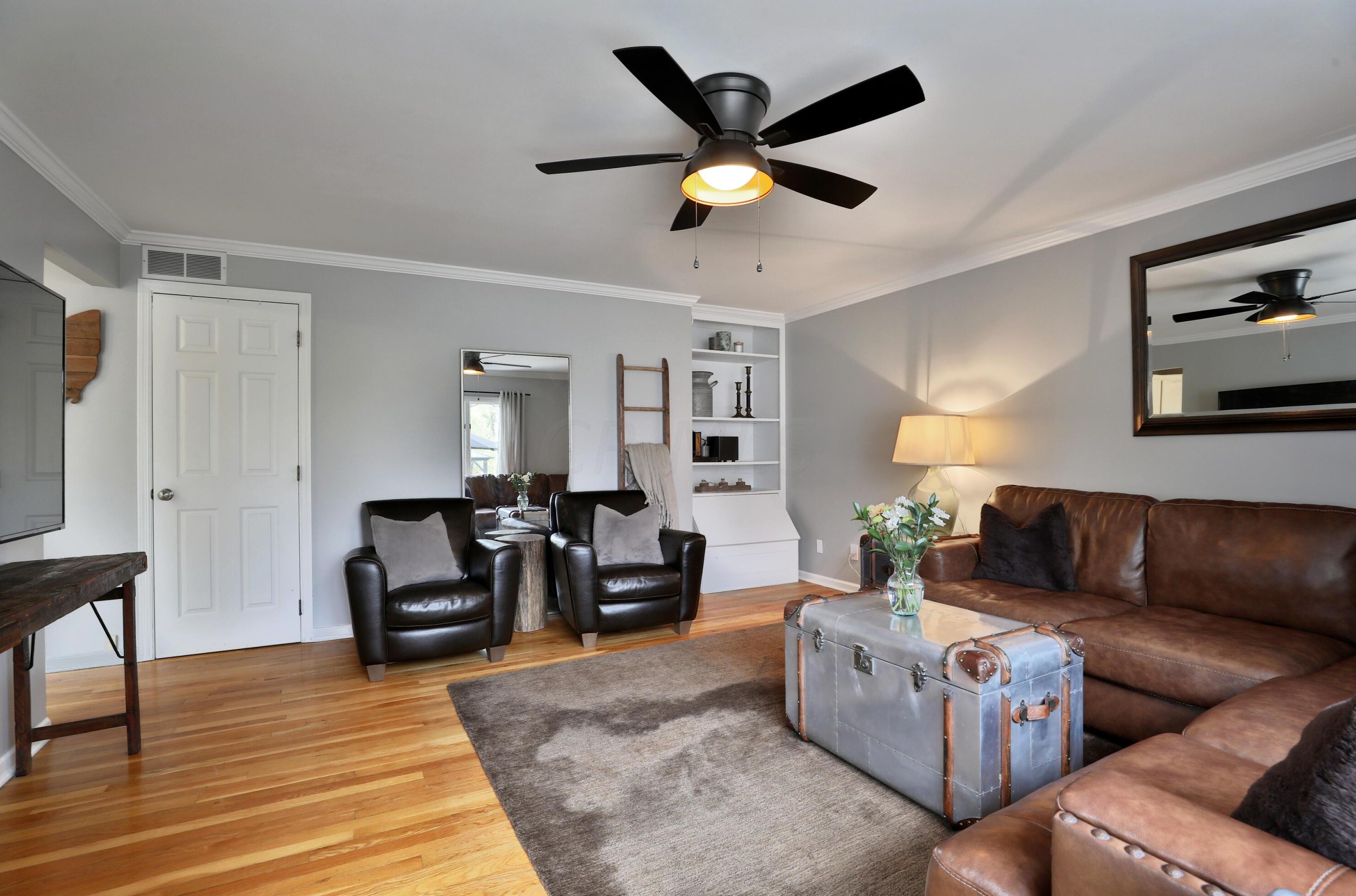 694 Hartford St, Columbus OH  43085-4122 exterior