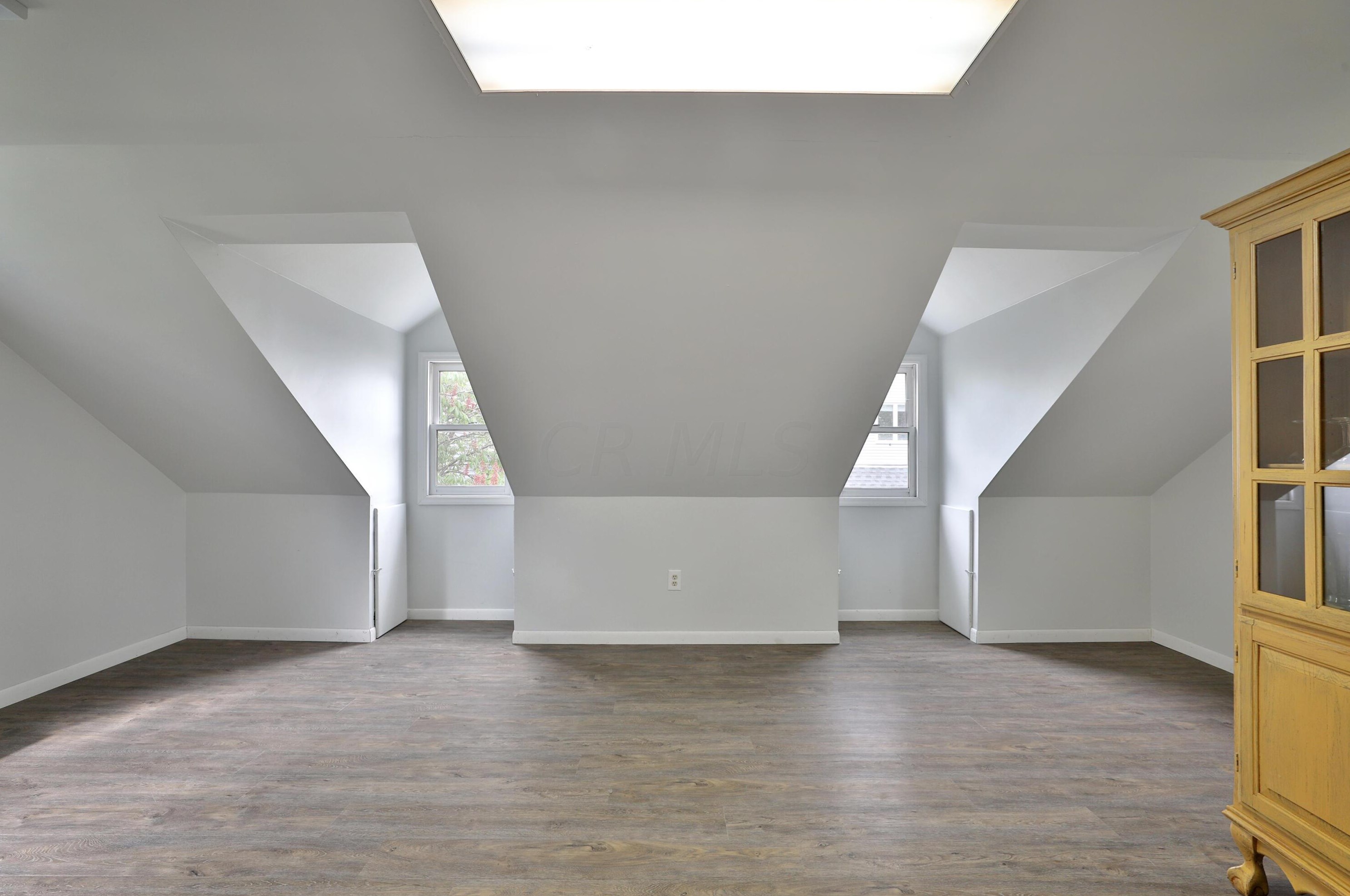 694 Hartford St, Columbus OH  43085-4122 exterior