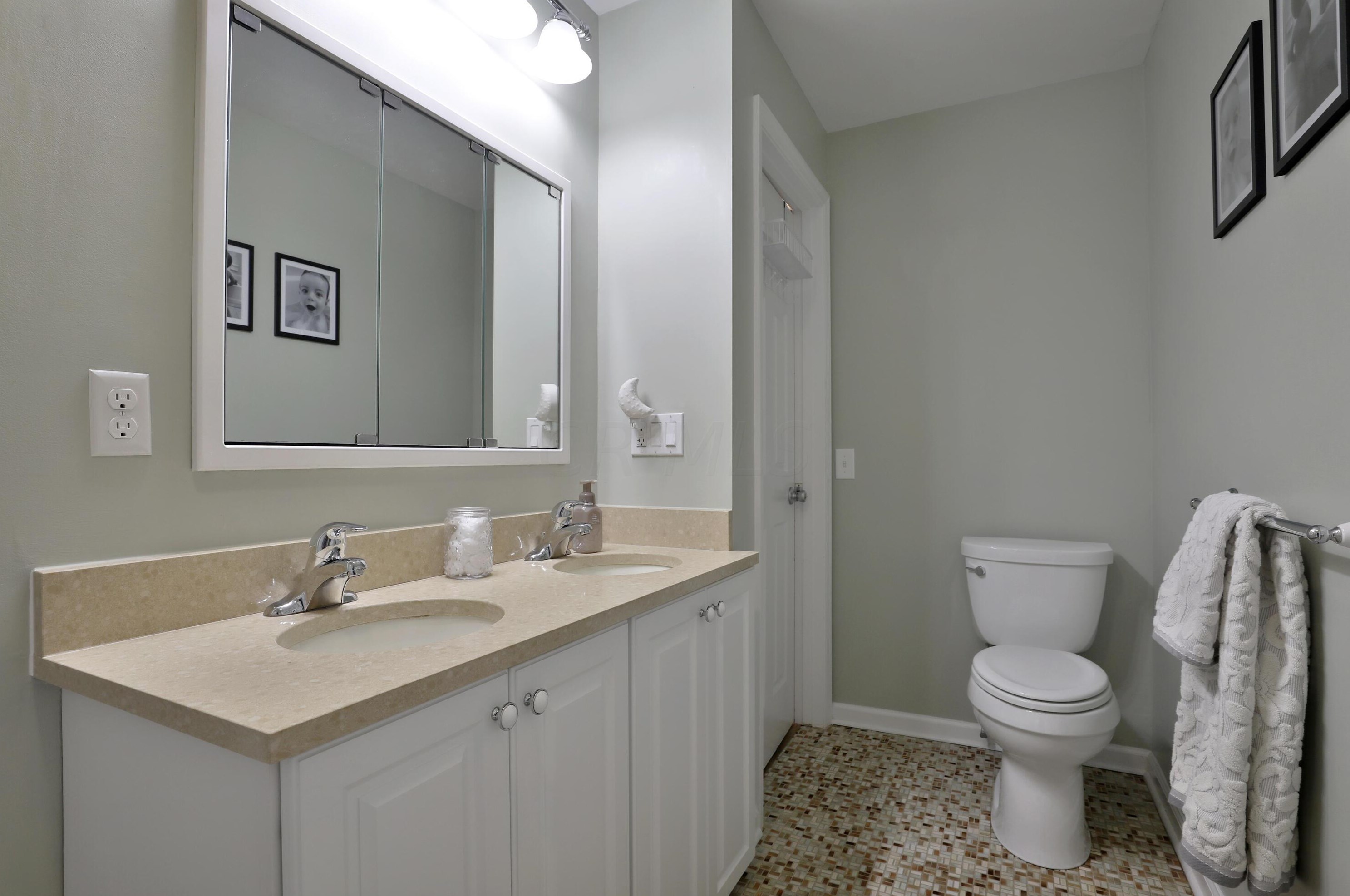 694 Hartford St, Columbus OH  43085-4122 exterior