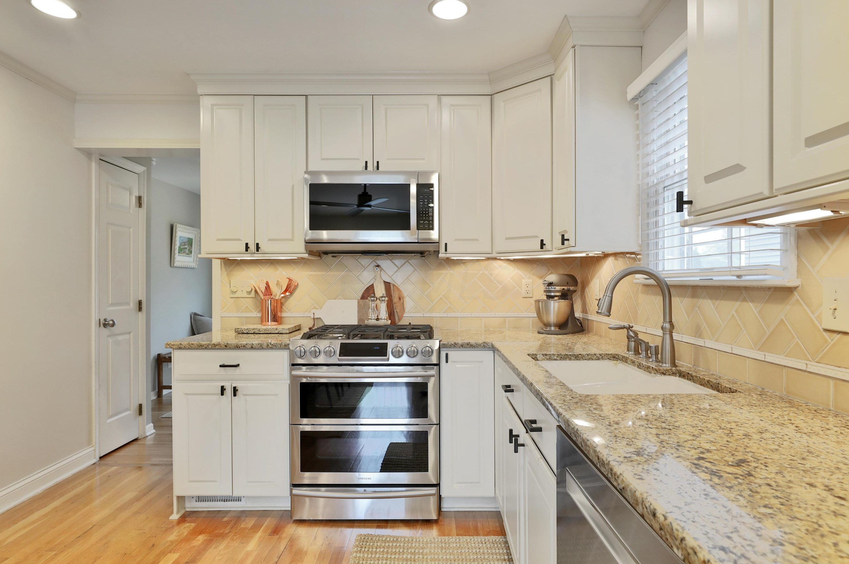 694 Hartford St, Columbus OH  43085-4122 exterior