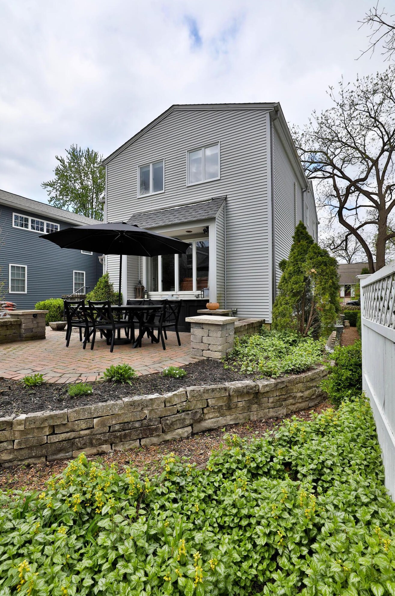 694 Hartford St, Columbus OH  43085-4122 exterior