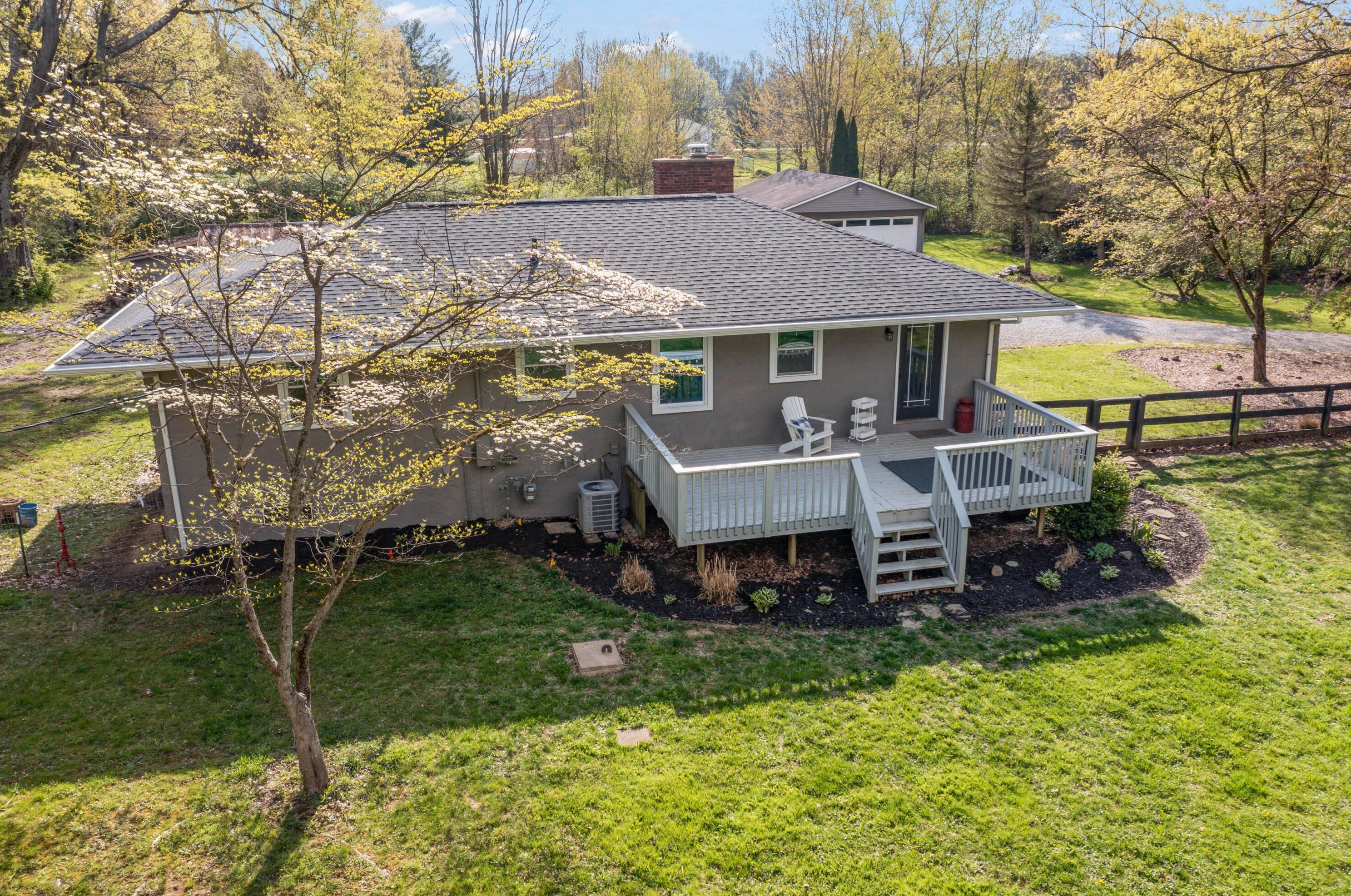 6762 Johnstown Utica Rd, Johnstown OH  43031-9407 exterior