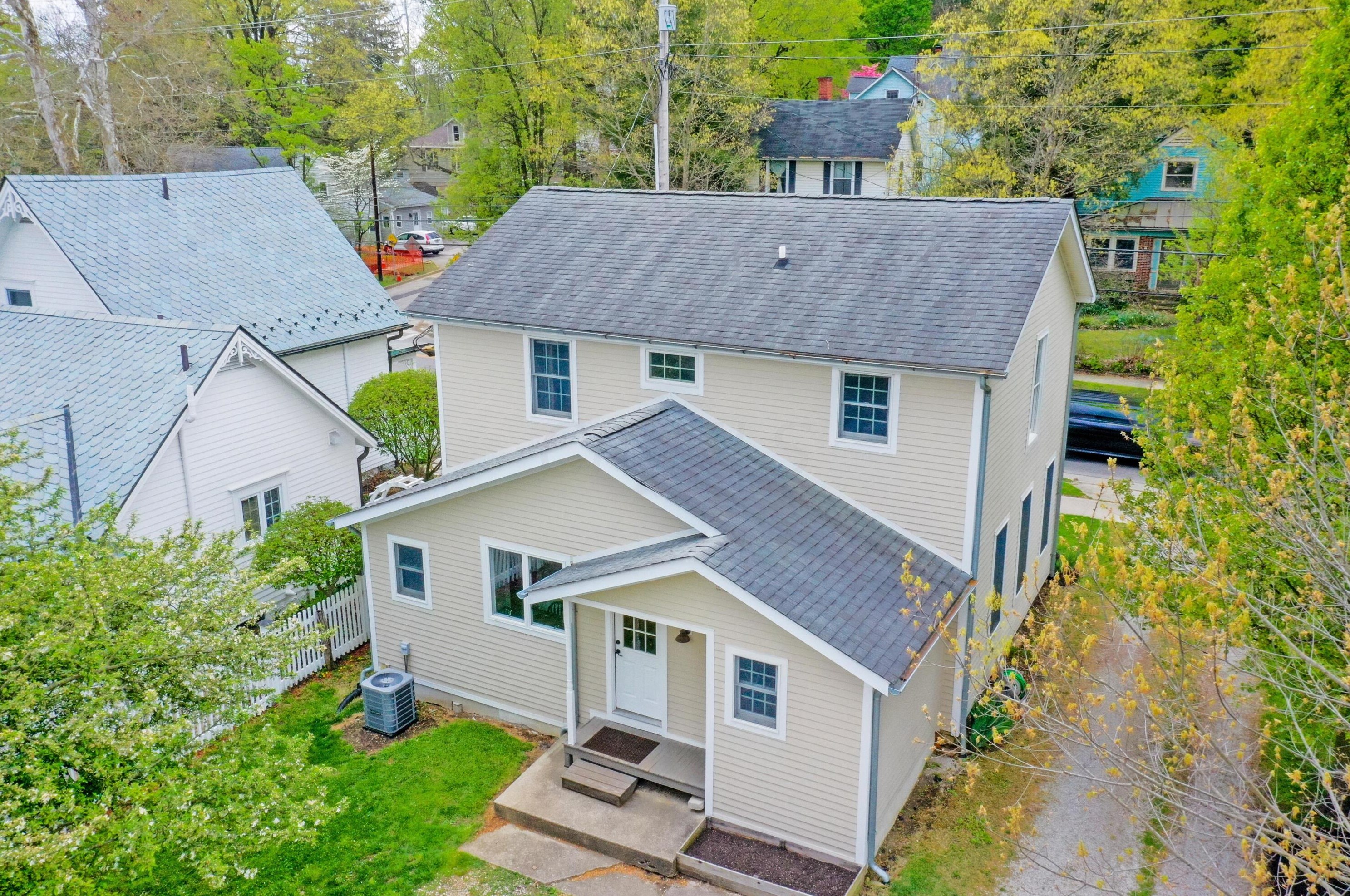 310 Pearl St, Granville OH  43023-1335 exterior