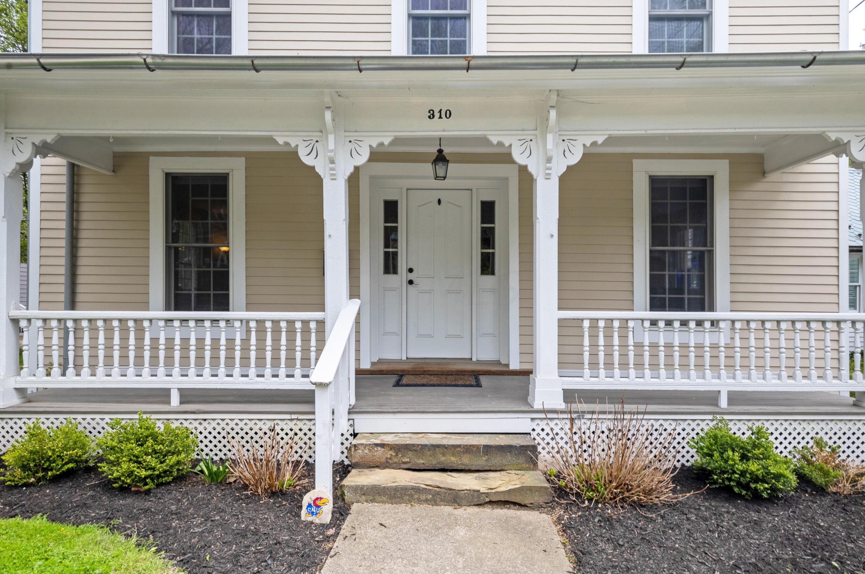 310 Pearl St, Granville OH  43023-1335 exterior