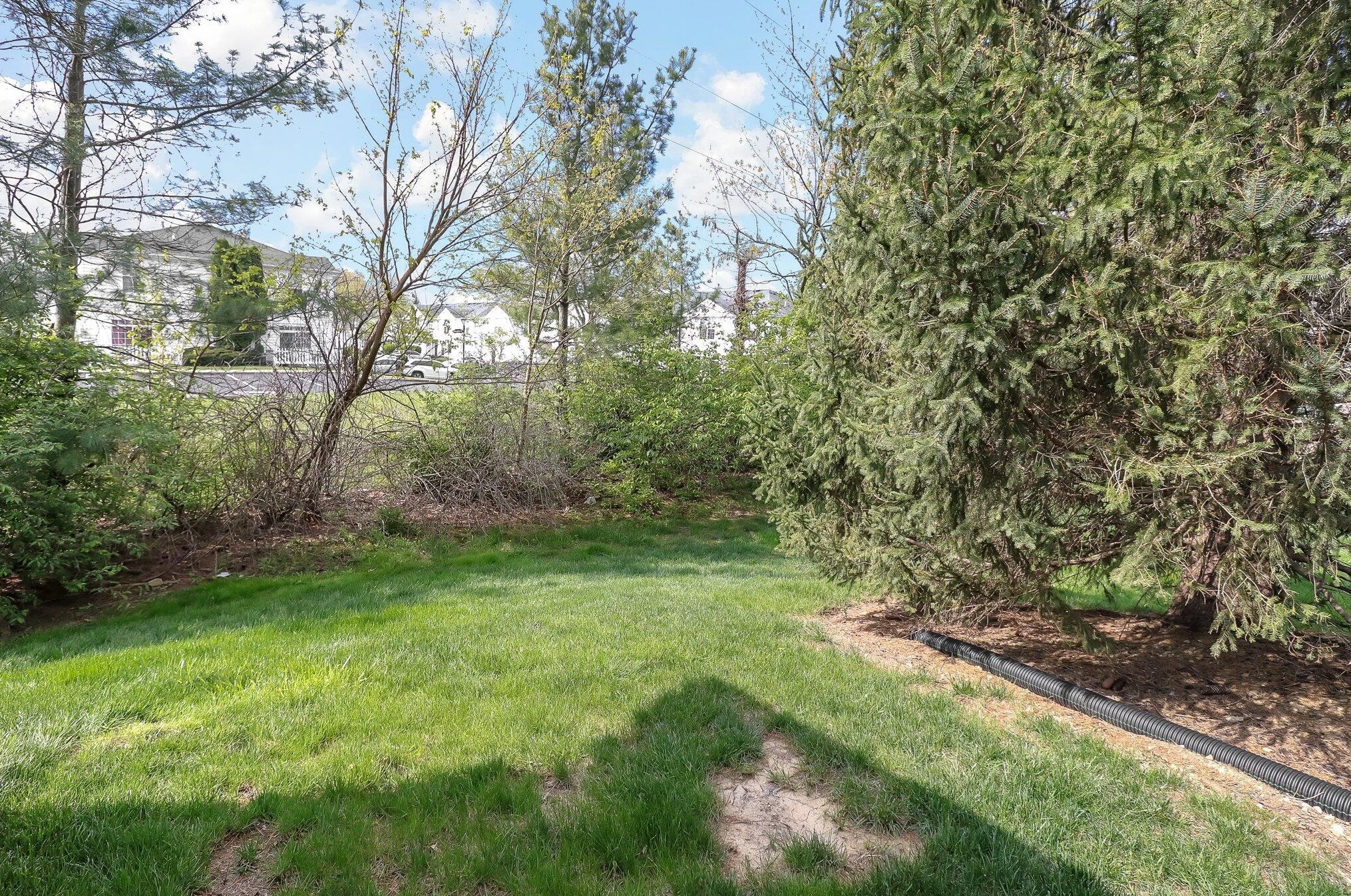 4042 Chennin Dr, Columbus OH 43230-6411 exterior