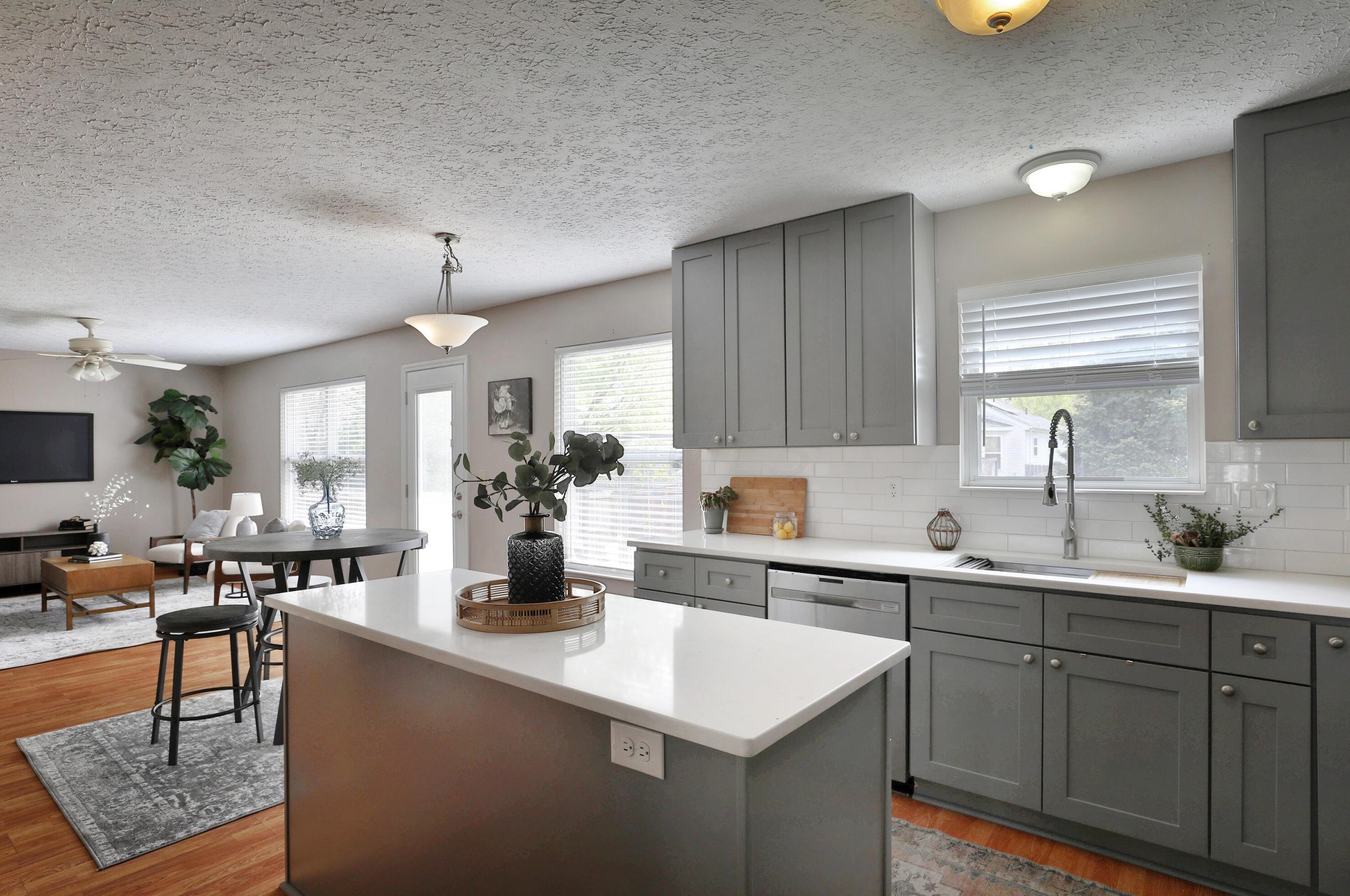 6983 Winchester Crossing Blvd, Cnl Wnchstr OH  43110-8445 exterior