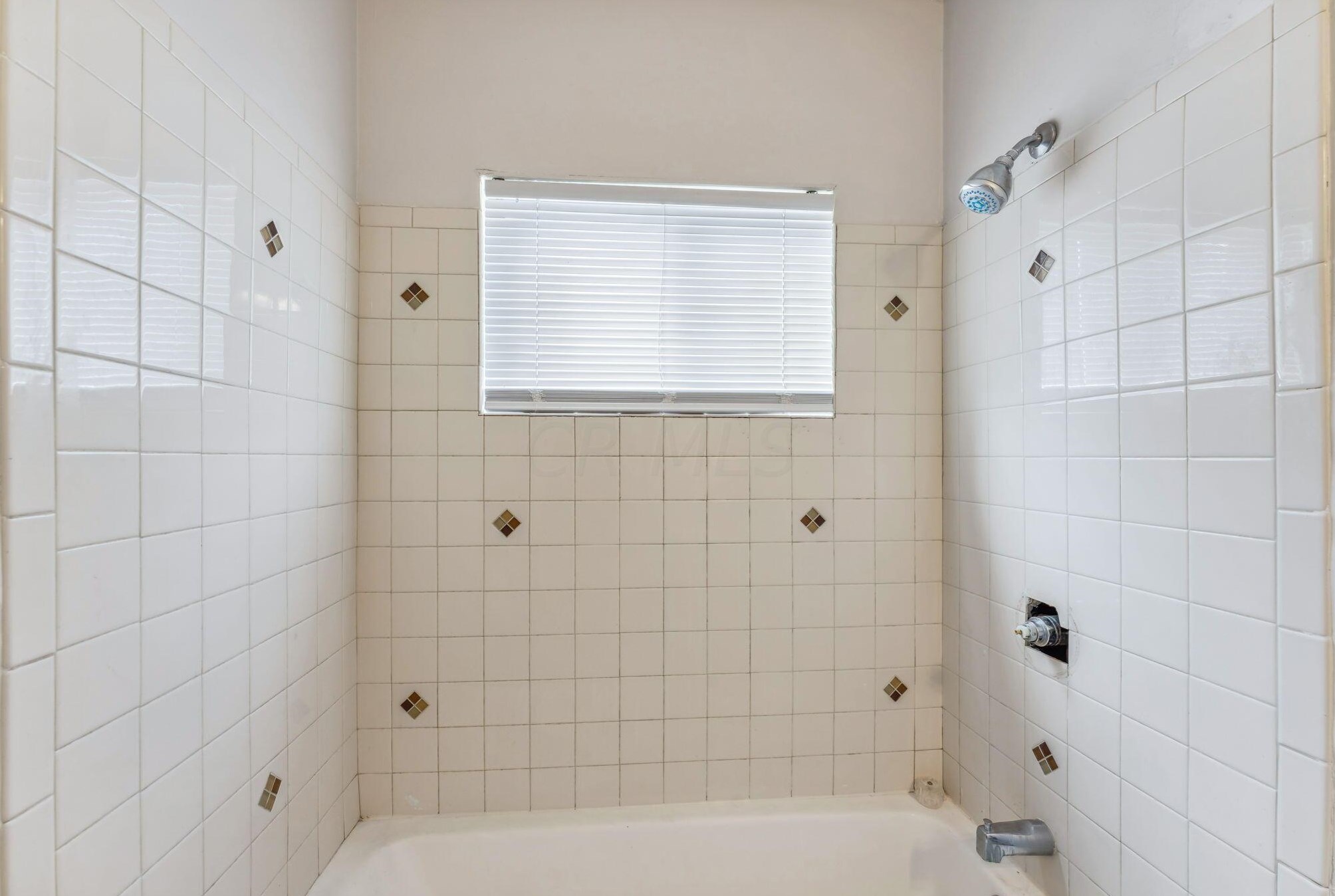 2228 Hiawatha Park Dr, Columbus OH 43211-2034 exterior