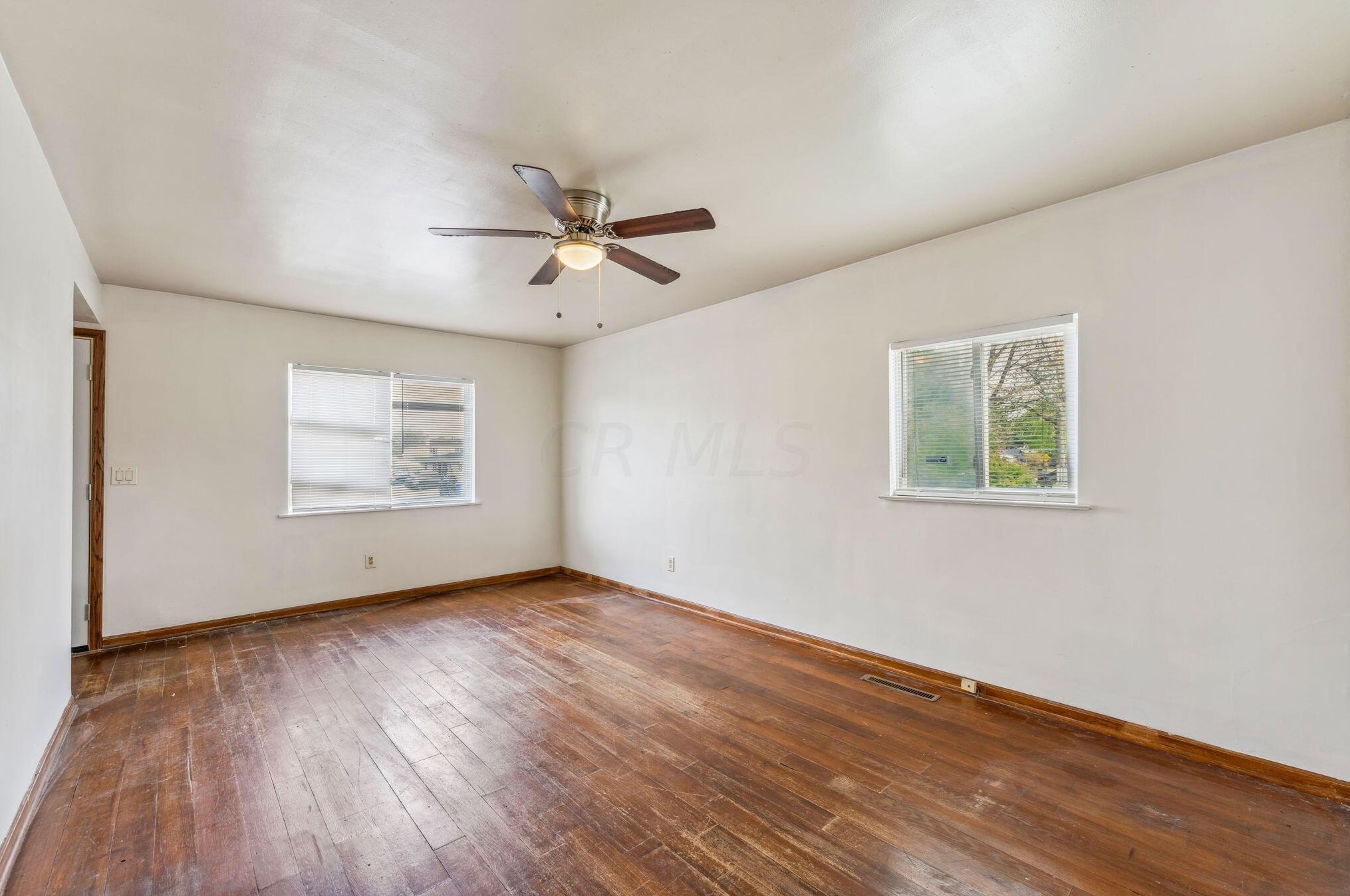 2228 Hiawatha Park Dr, Columbus OH 43211-2034 exterior