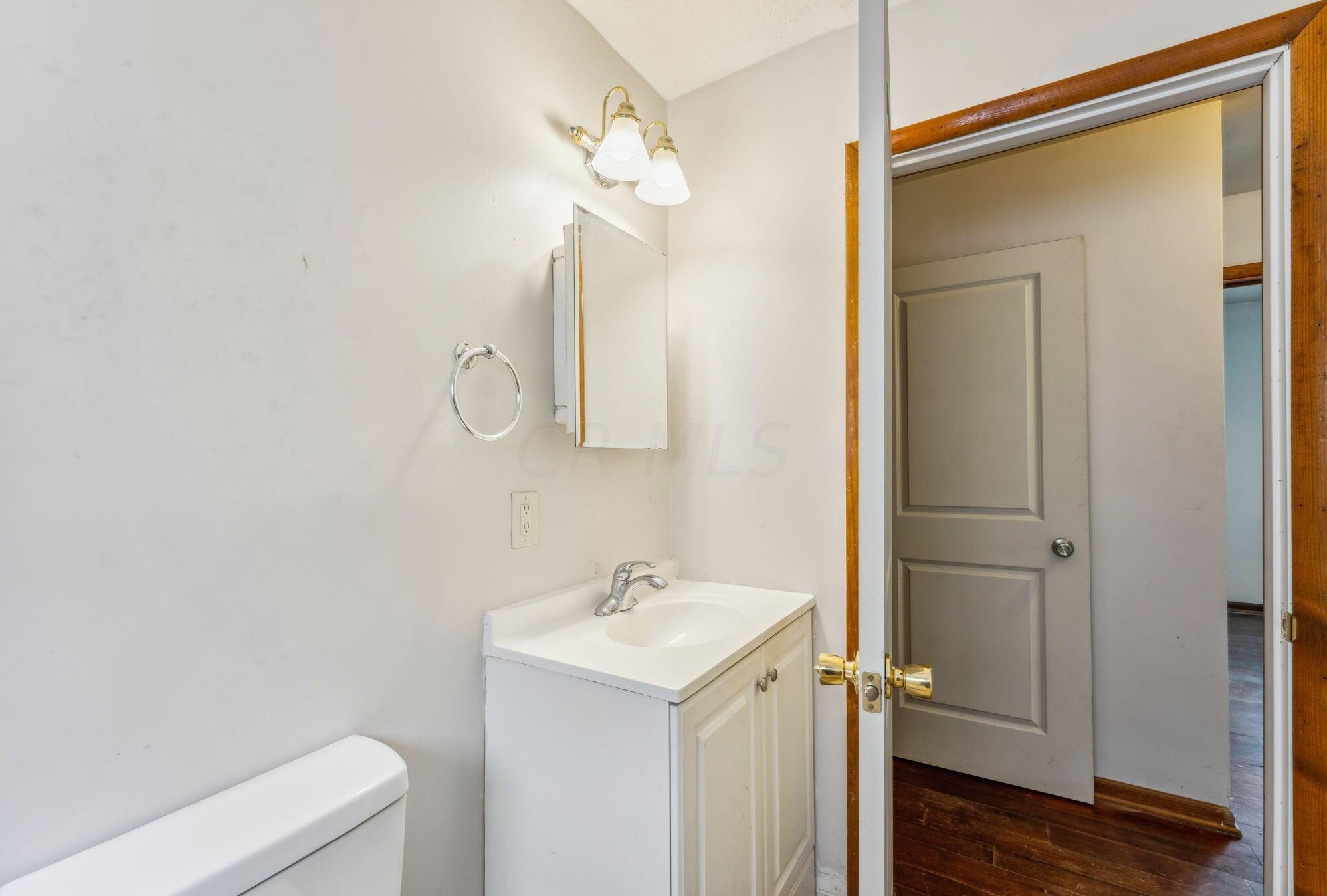 2228 Hiawatha Park Dr, Columbus OH 43211-2034 exterior