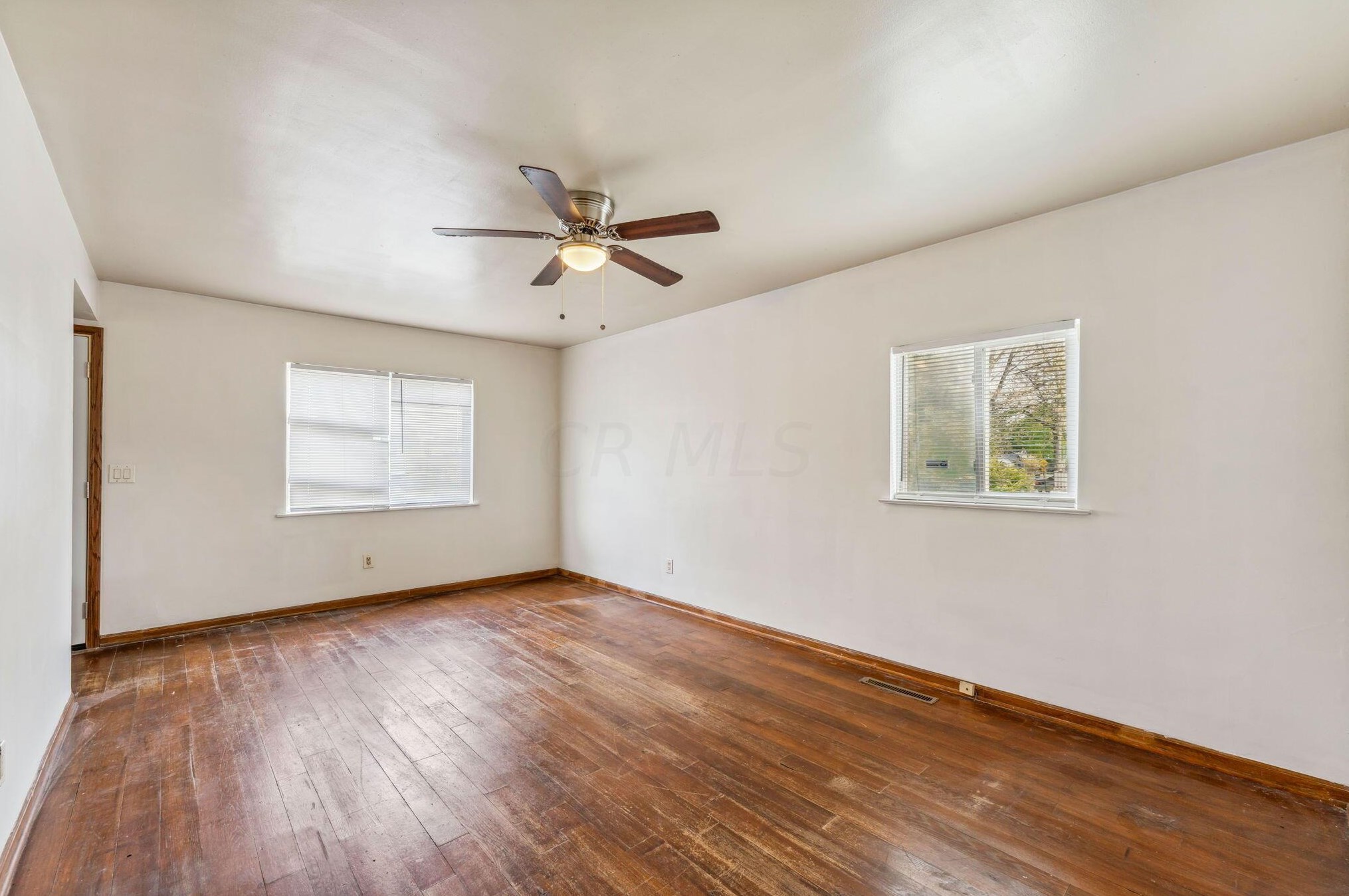 2228 Hiawatha Park Dr, Columbus OH 43211-2034 exterior