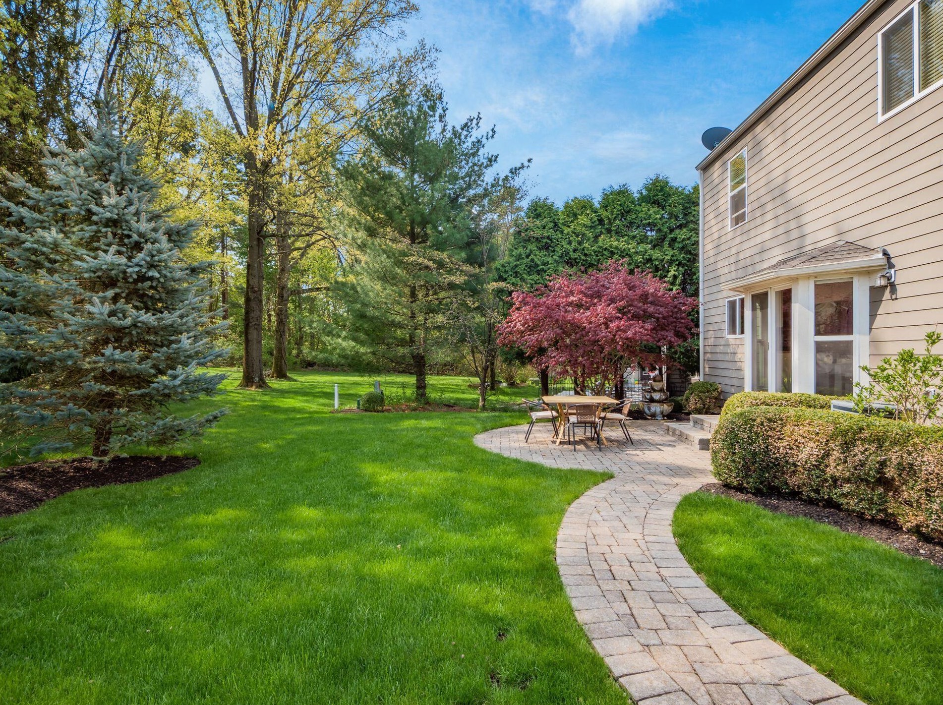 610 Stratshire Ln, Columbus OH  43230-1959 exterior