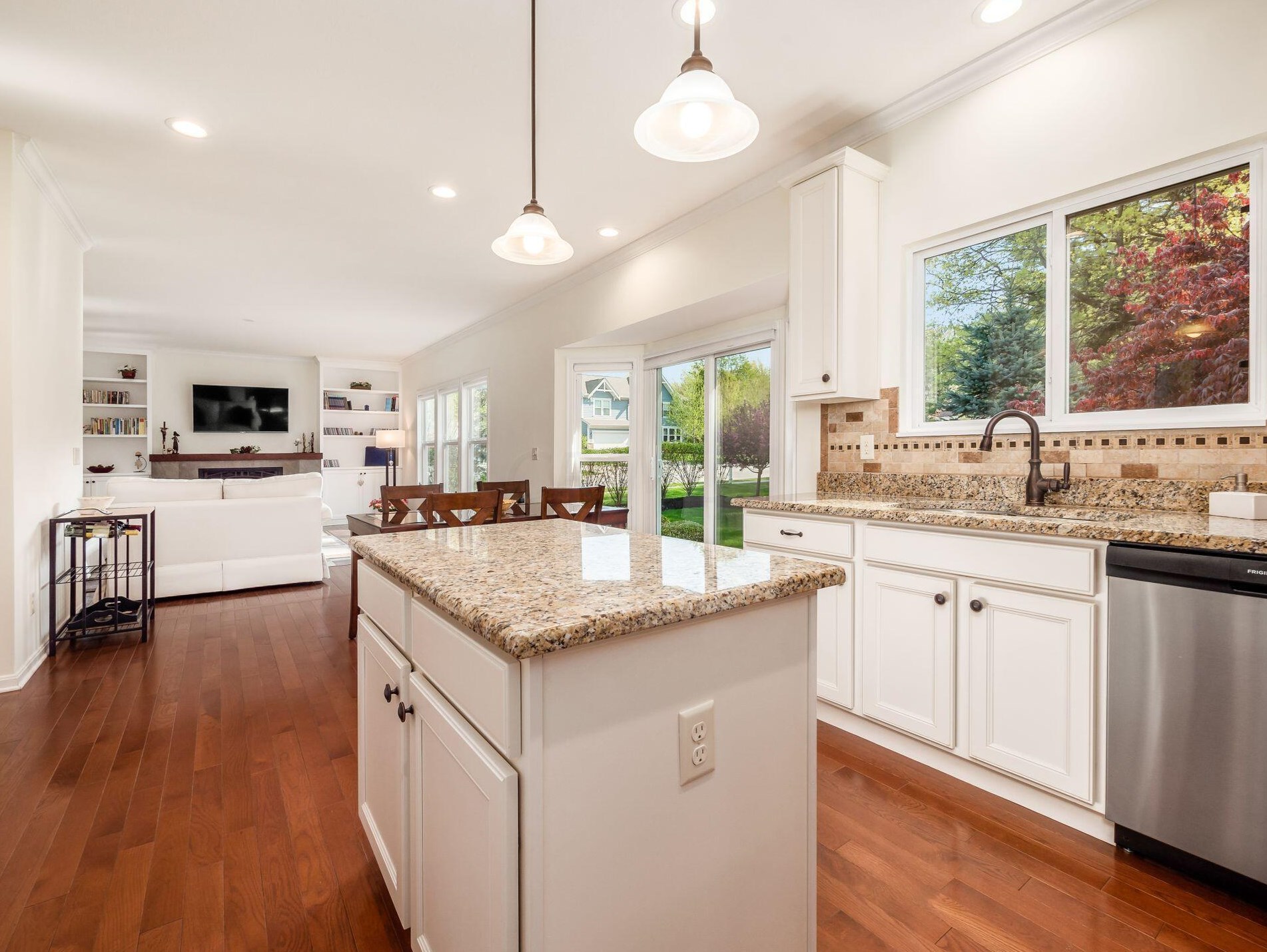 610 Stratshire Ln, Columbus OH  43230-1959 exterior