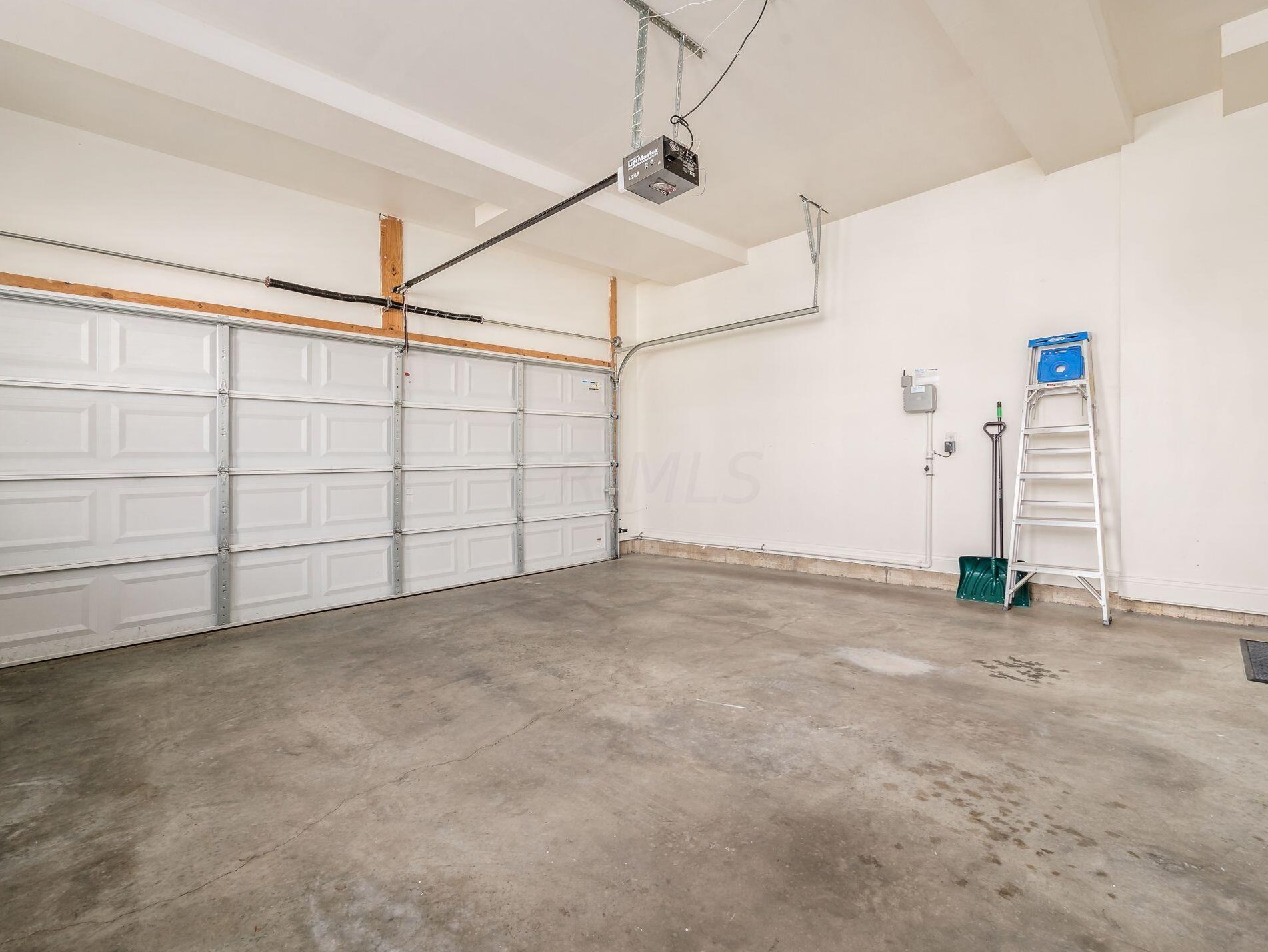 610 Stratshire Ln, Columbus OH  43230-1959 exterior