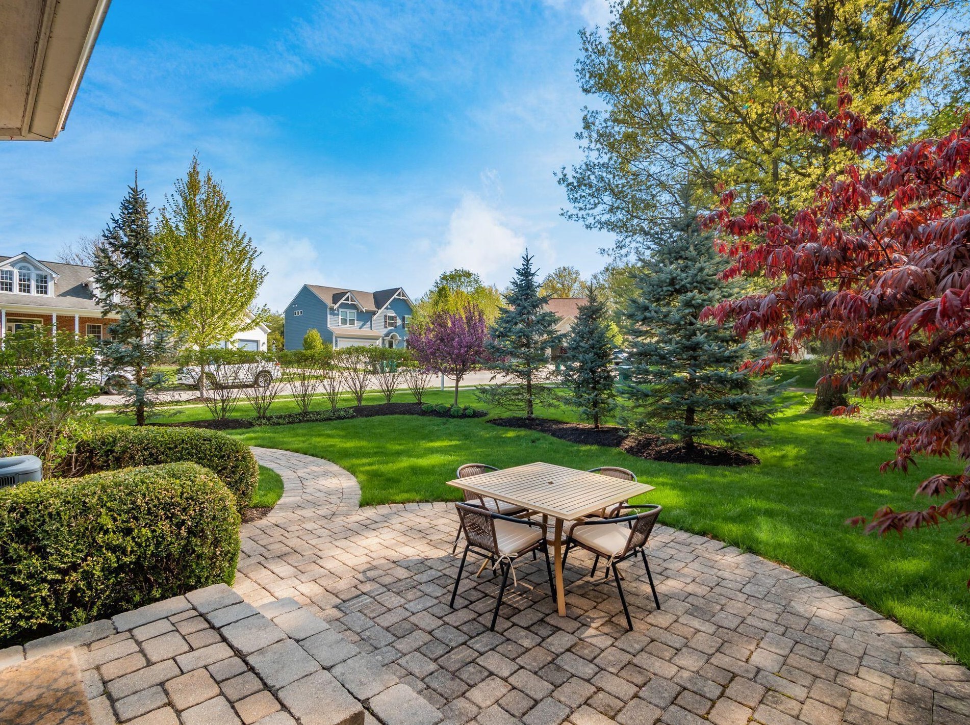 610 Stratshire Ln, Columbus OH  43230-1959 exterior