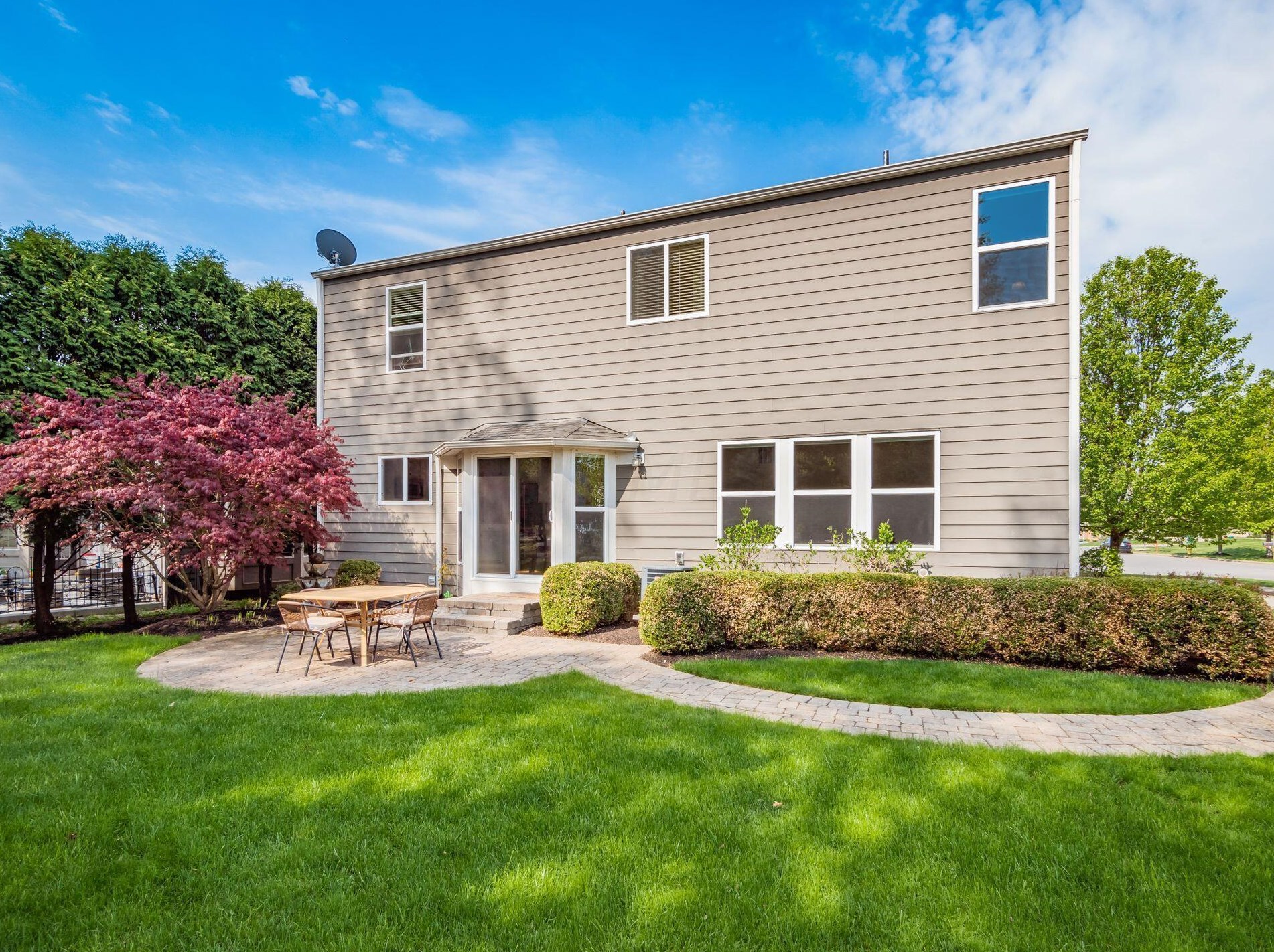 610 Stratshire Ln, Columbus OH  43230-1959 exterior