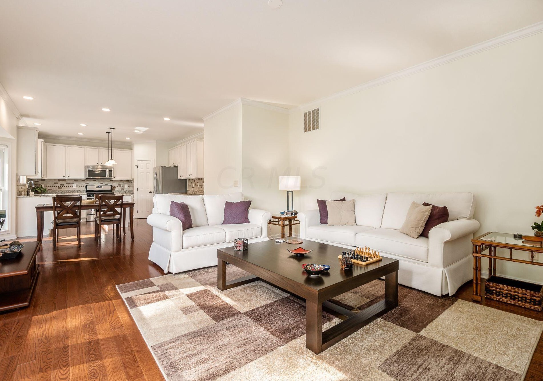 610 Stratshire Ln, Columbus OH  43230-1959 exterior