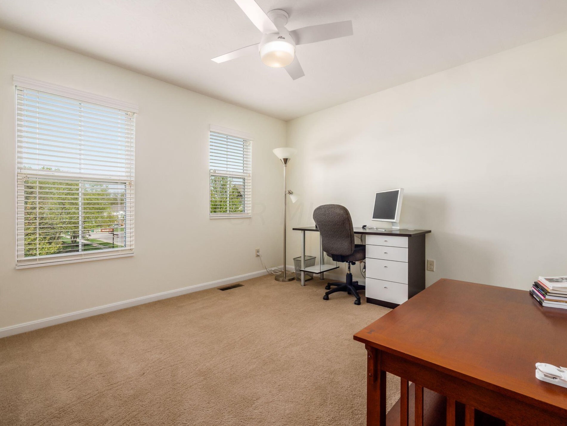 610 Stratshire Ln, Columbus OH  43230-1959 exterior