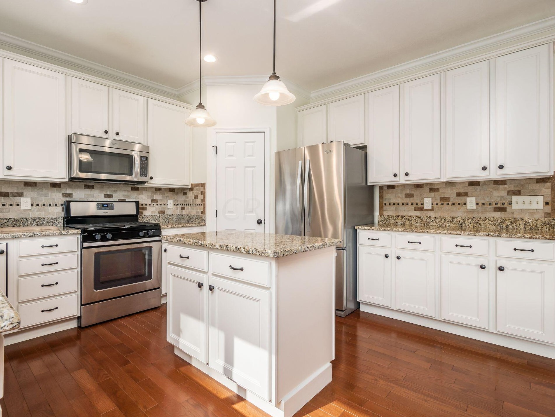 610 Stratshire Ln, Columbus OH  43230-1959 exterior