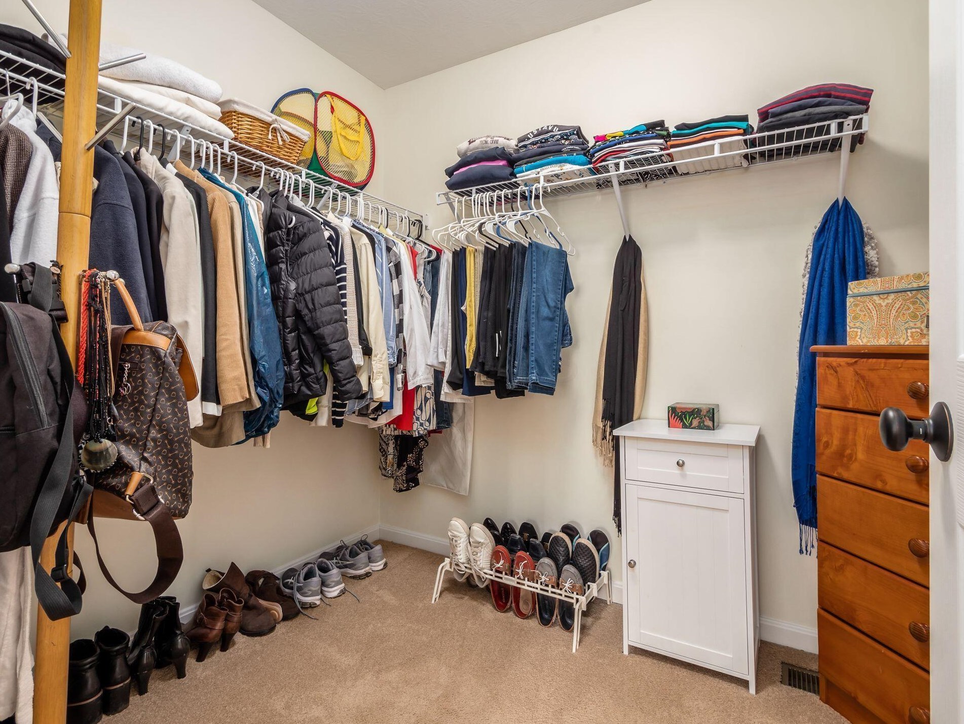 610 Stratshire Ln, Columbus OH  43230-1959 exterior