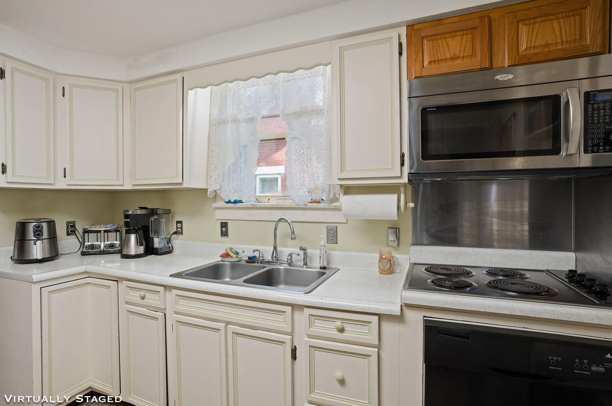 1554 Brown Rd, Columbus OH 43223-3804 exterior