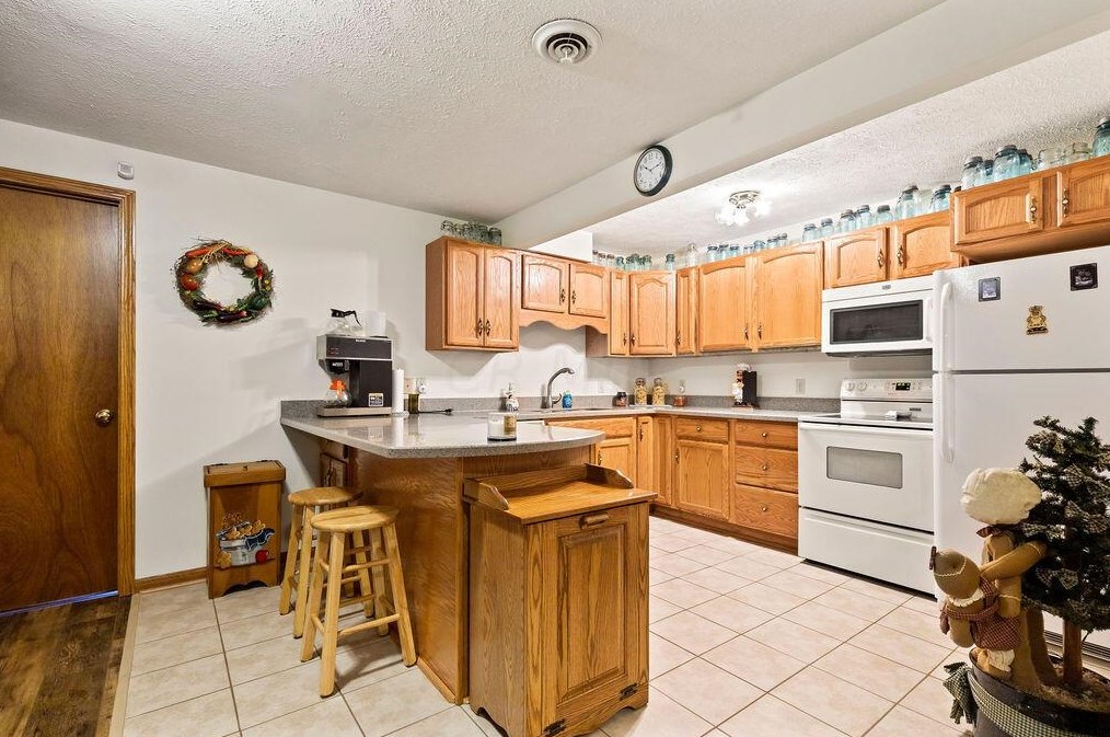 194 Oakleaf Dr, Mansfield OH  44904-8662 exterior