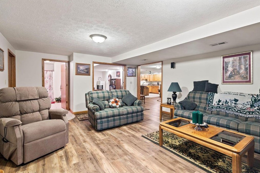 194 Oakleaf Dr, Mansfield OH  44904-8662 exterior