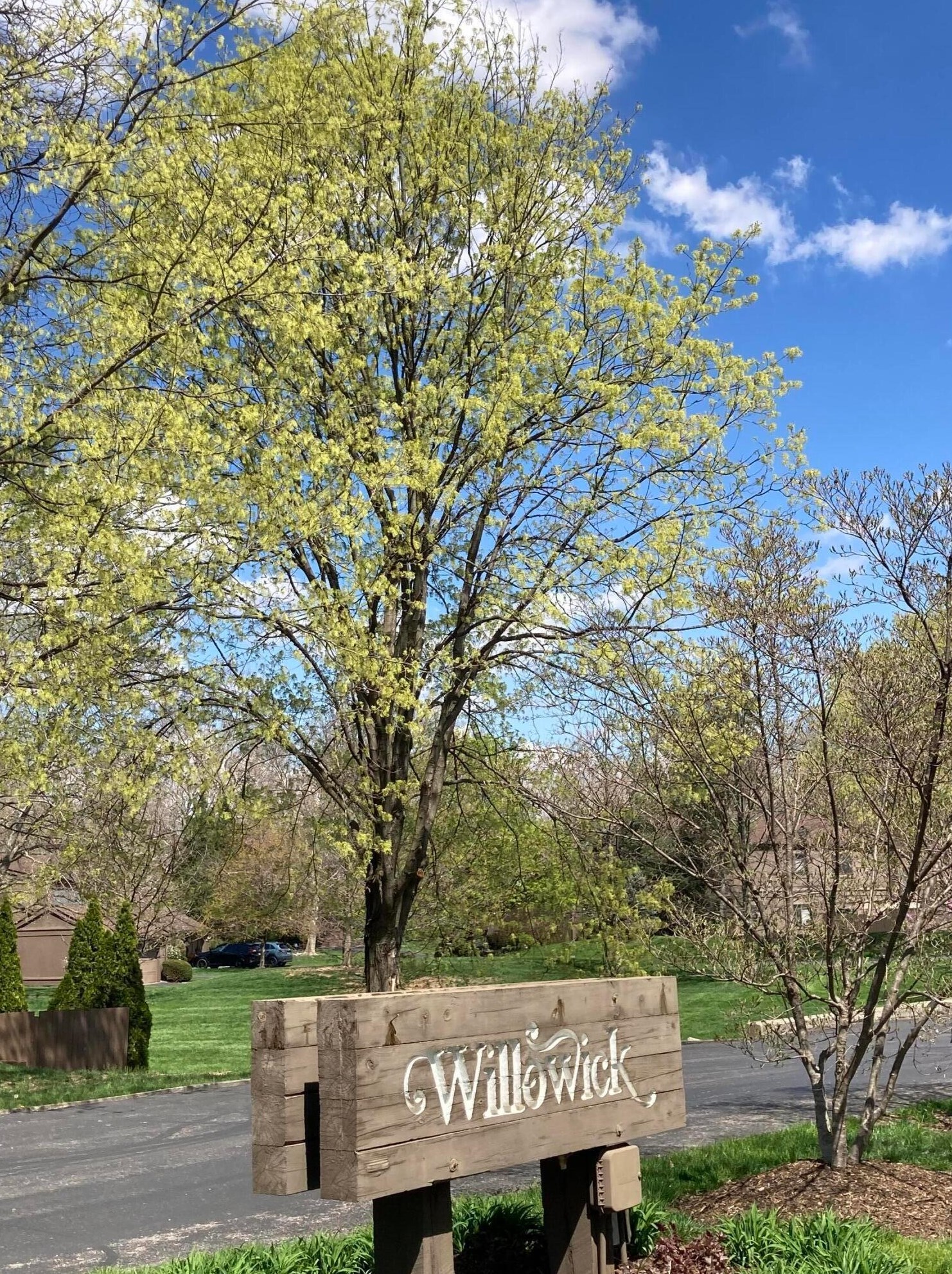 2128 Willowick Sq, Columbus OH  43229-1528 exterior