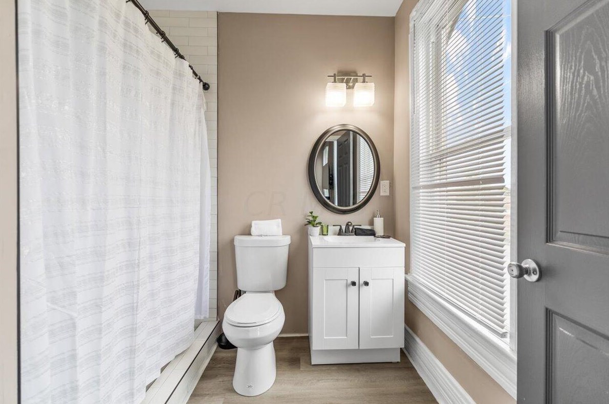 1390 Livingston Ave, Columbus OH 43209-2945 exterior