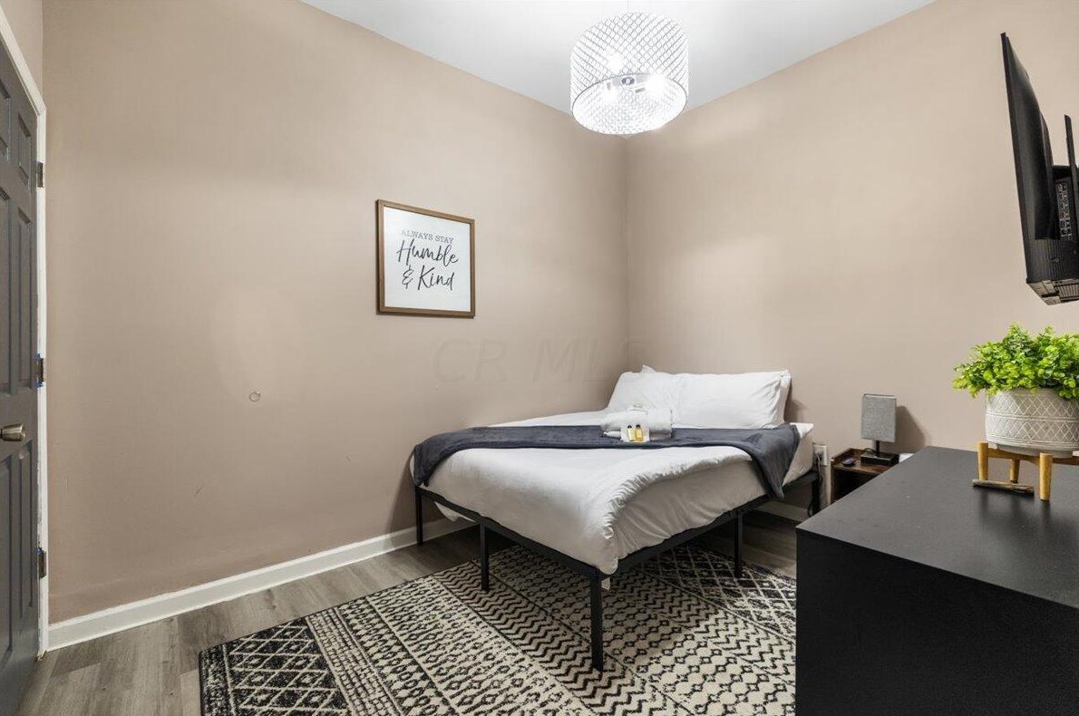 1390 Livingston Ave, Columbus OH 43209-2945 exterior