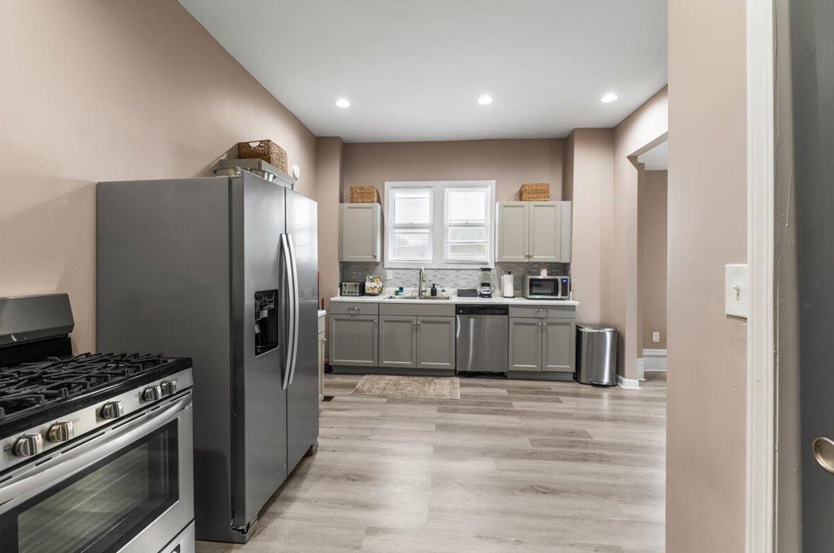 1390 Livingston Ave, Columbus OH 43209-2945 exterior