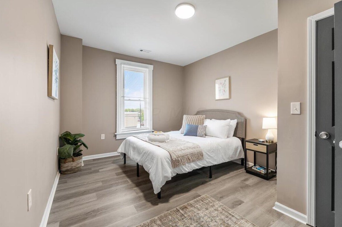 1390 Livingston Ave, Columbus OH 43209-2945 exterior