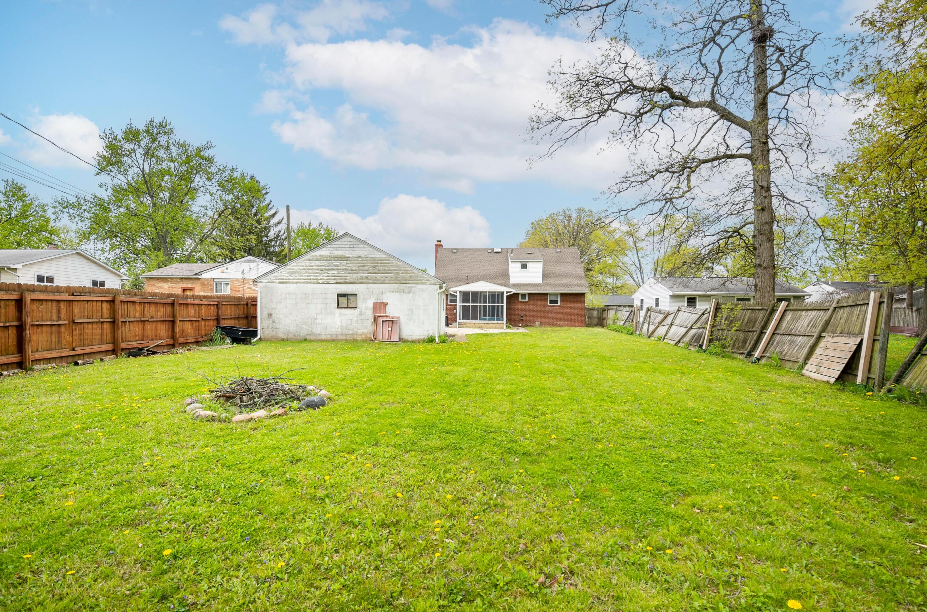 1615 Case Rd, Columbus OH  43235-7518 exterior