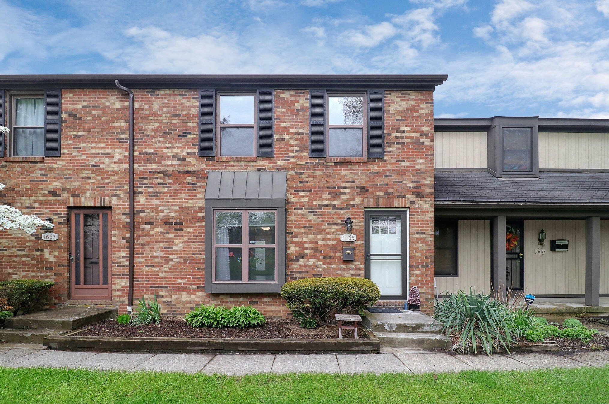 1665 Mcnaughten Rd, Columbus OH  43232-1645 exterior