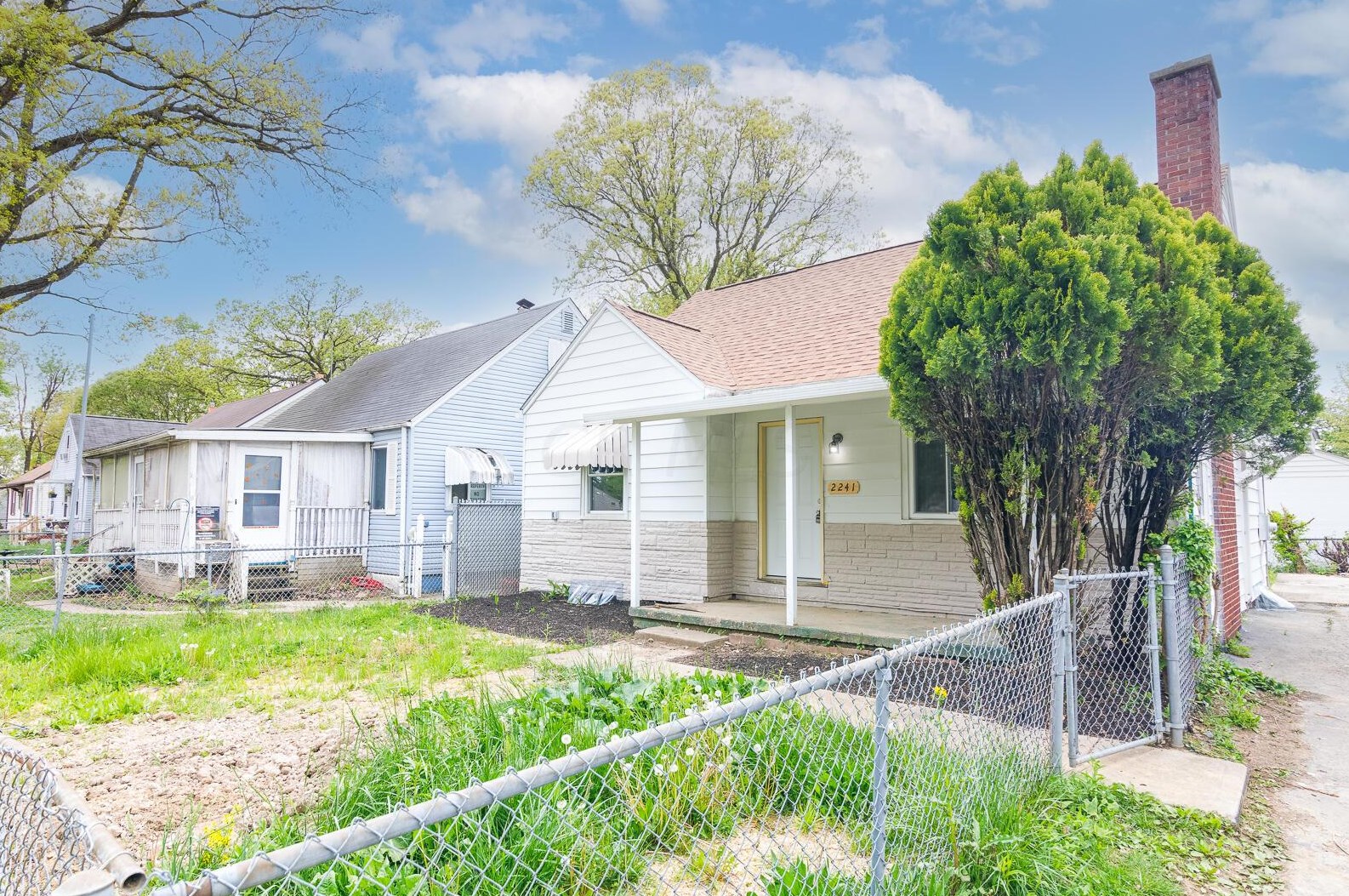 2241 Mcguffey Rd, Columbus OH  43211-2021 exterior