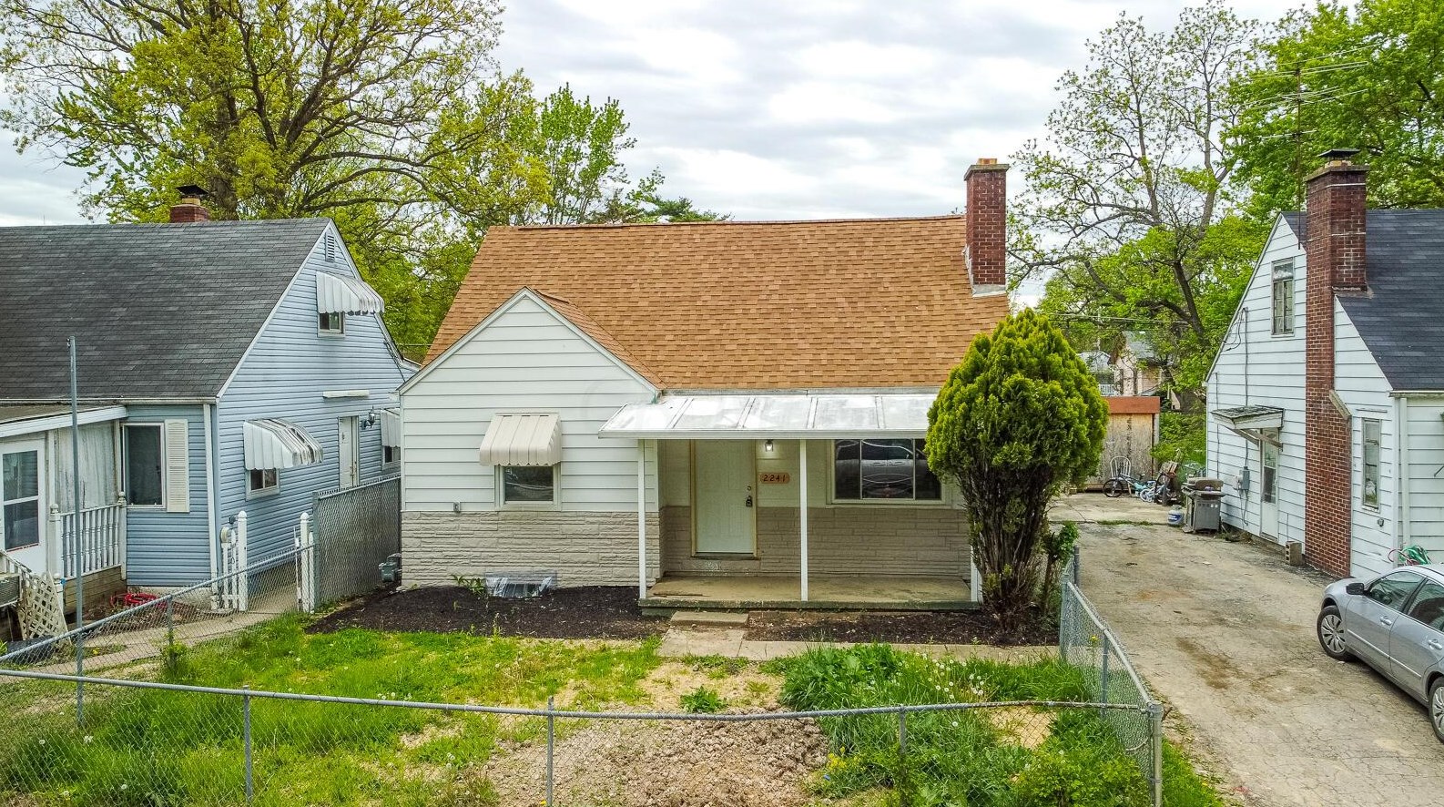 2241 Mcguffey Rd, Columbus OH  43211-2021 exterior