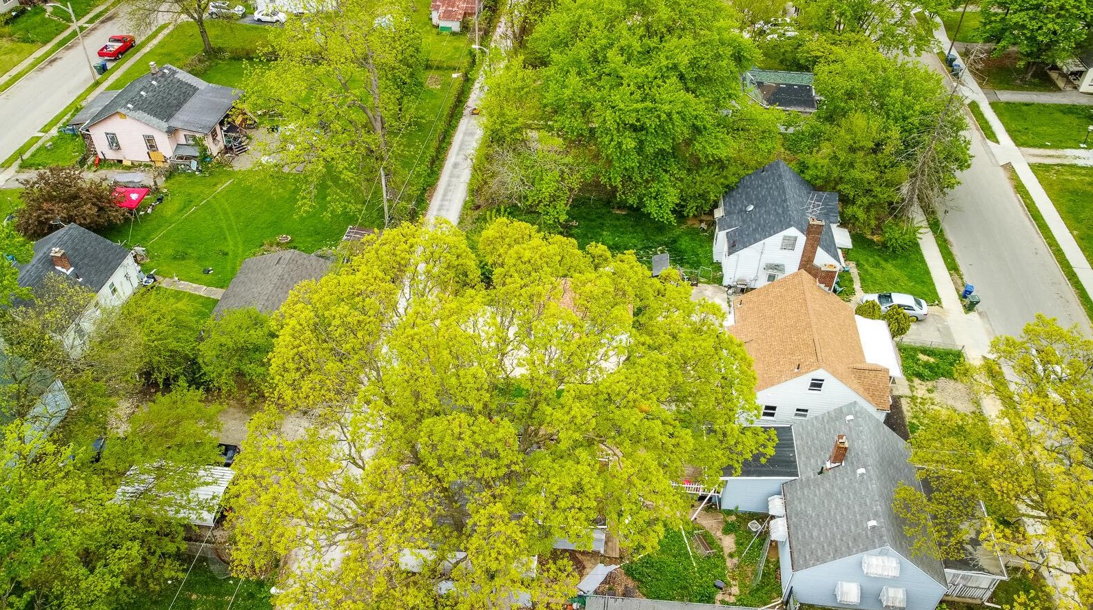 2241 Mcguffey Rd, Columbus OH  43211-2021 exterior