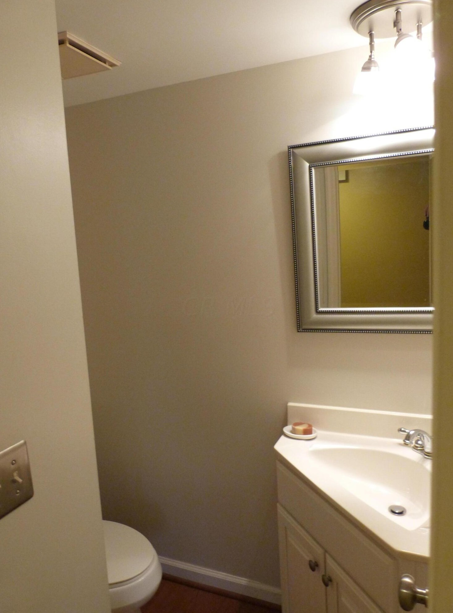 3522 La Rochelle Dr, Columbus OH 43221-1536 exterior