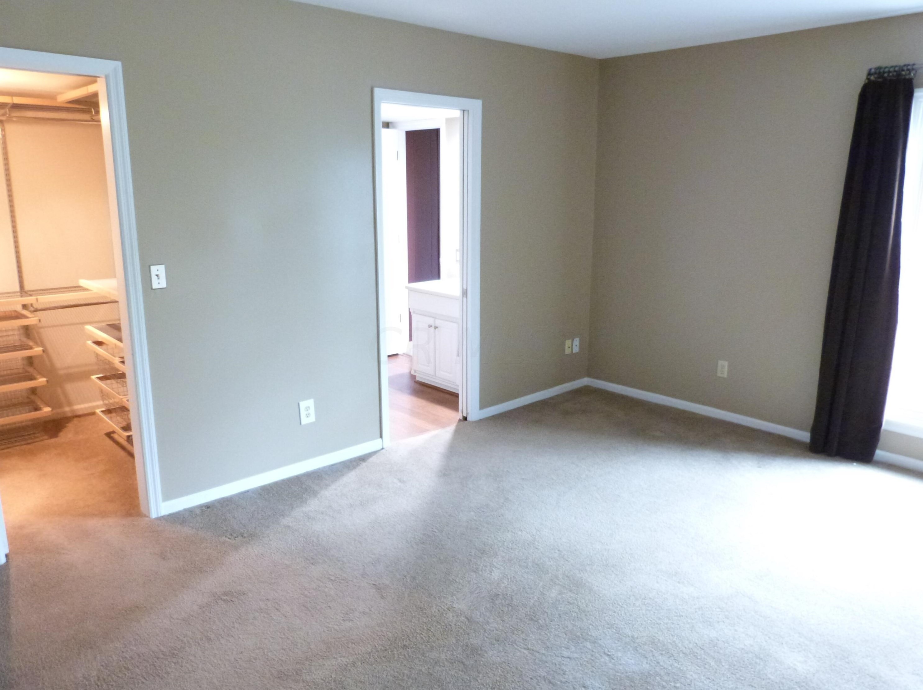 3522 La Rochelle Dr, Columbus OH 43221-1536 exterior