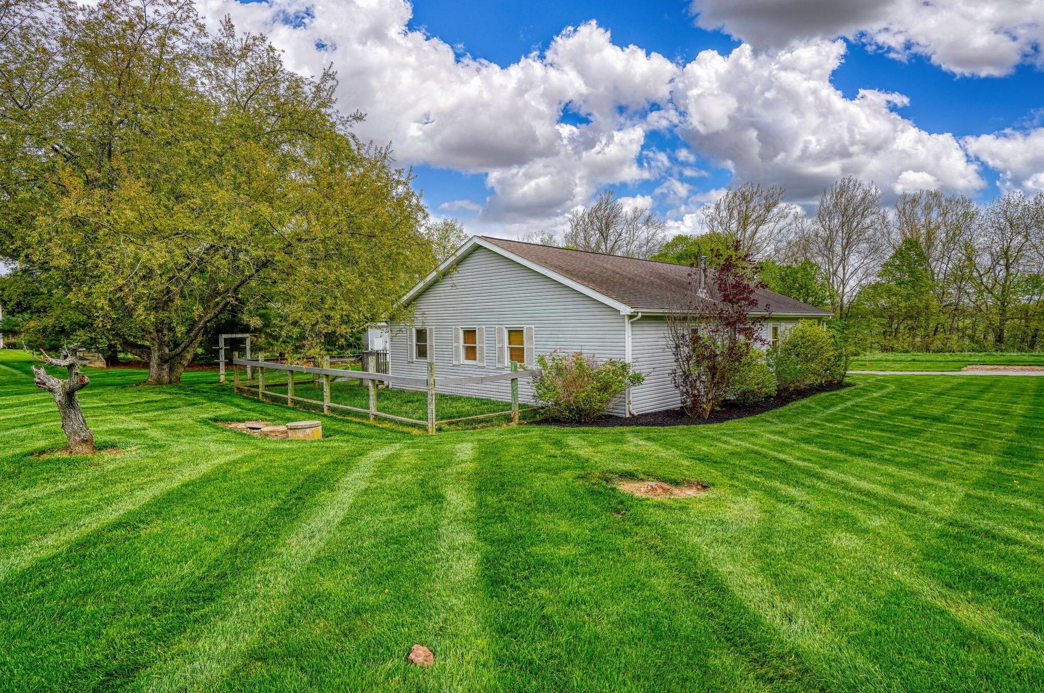 14951 Plazier Rd, Ashville OH  43103-9439 exterior