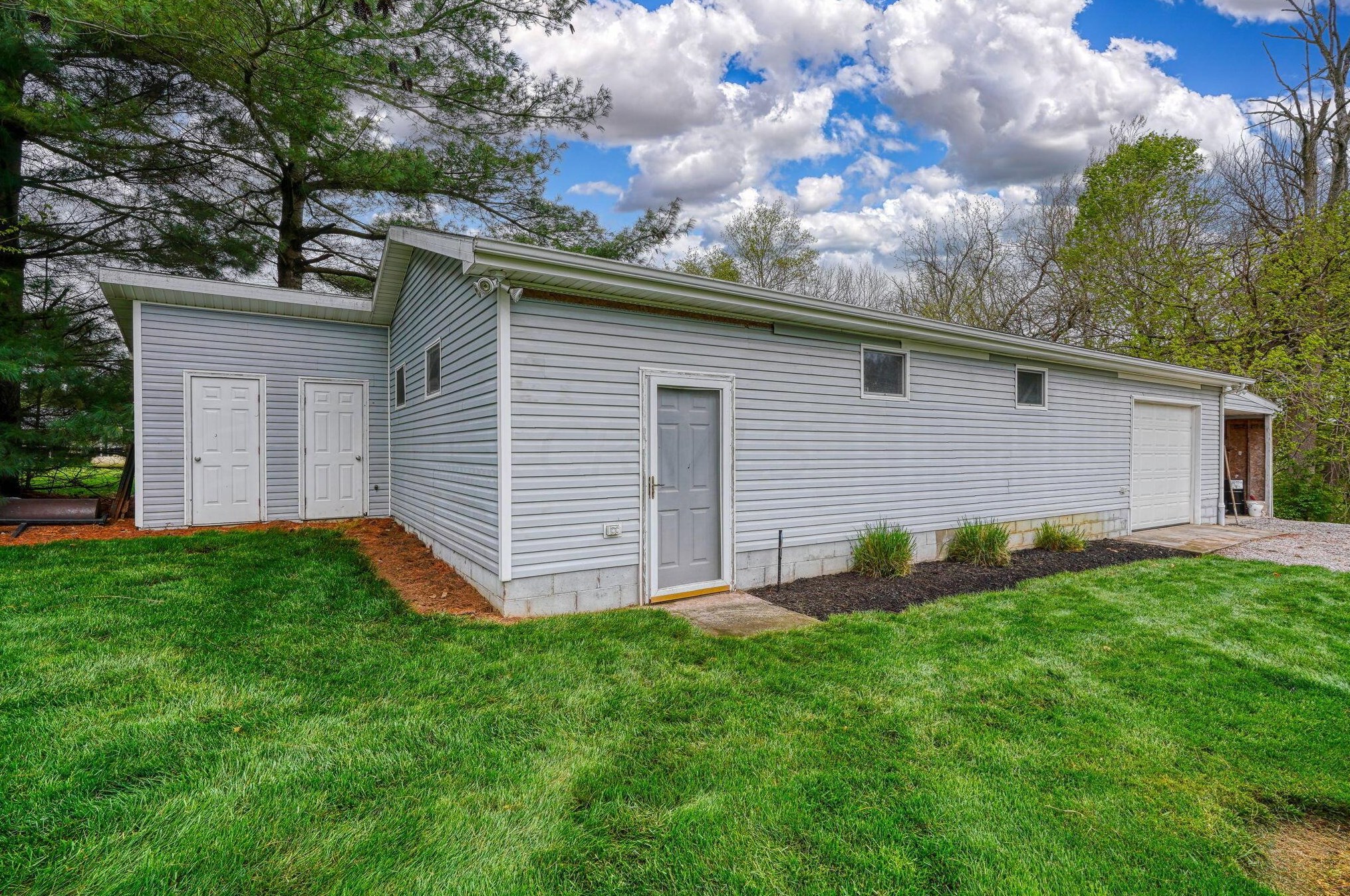 14951 Plazier Rd, Ashville OH  43103-9439 exterior