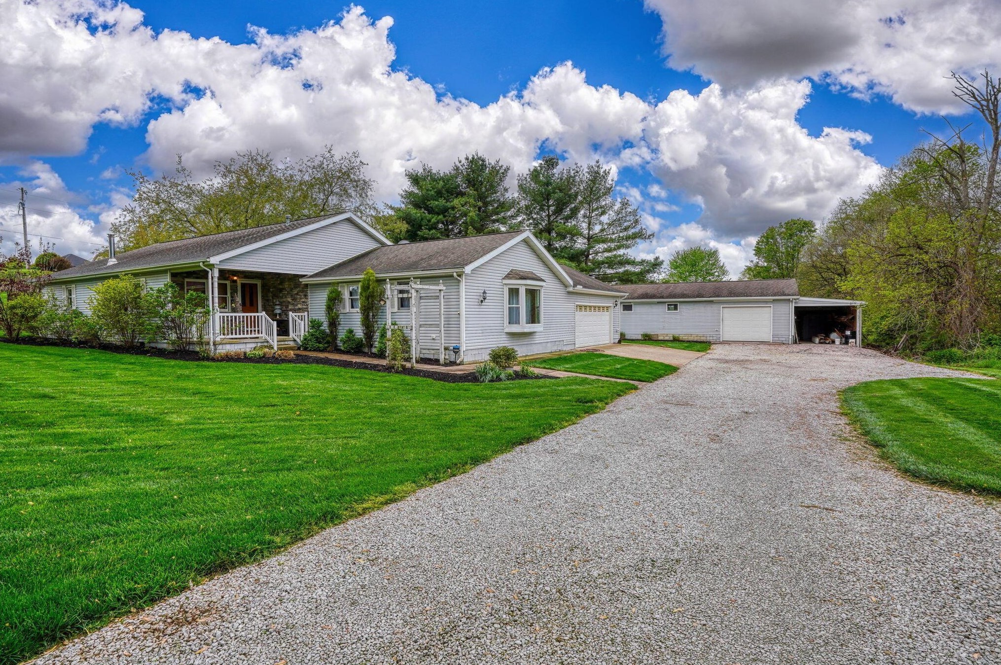 14951 Plazier Rd, Ashville OH  43103-9439 exterior