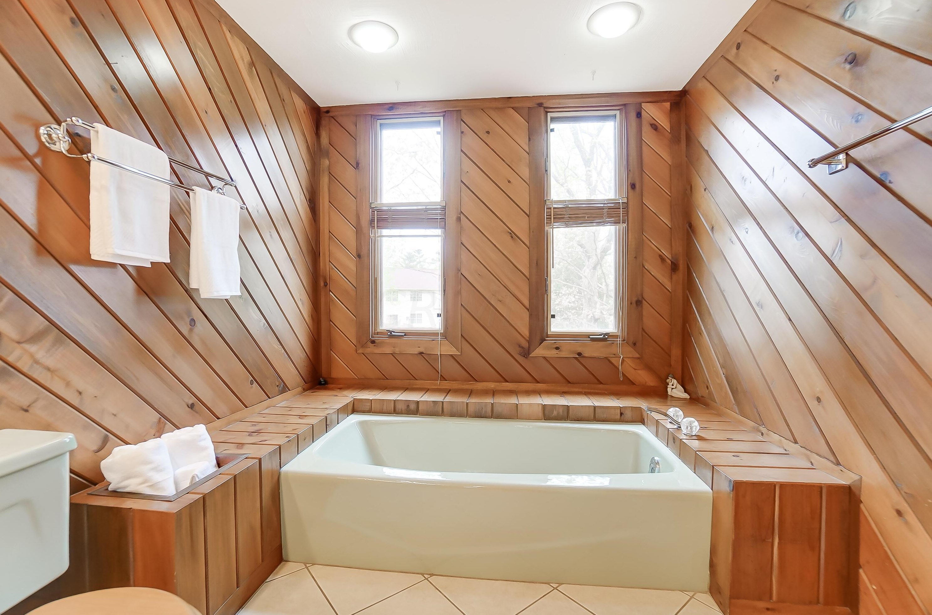 5351 Fortress Trl, Columbus OH  43230-1545 exterior