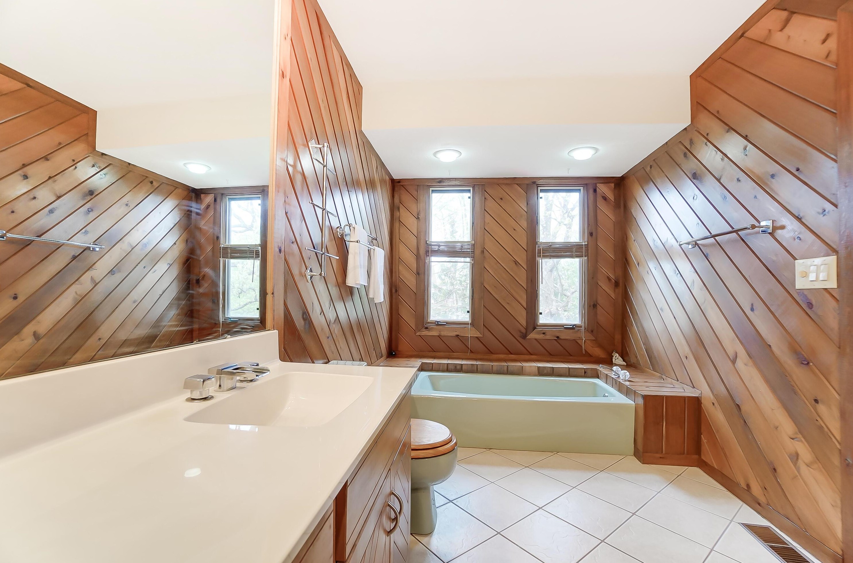 5351 Fortress Trl, Columbus OH  43230-1545 exterior