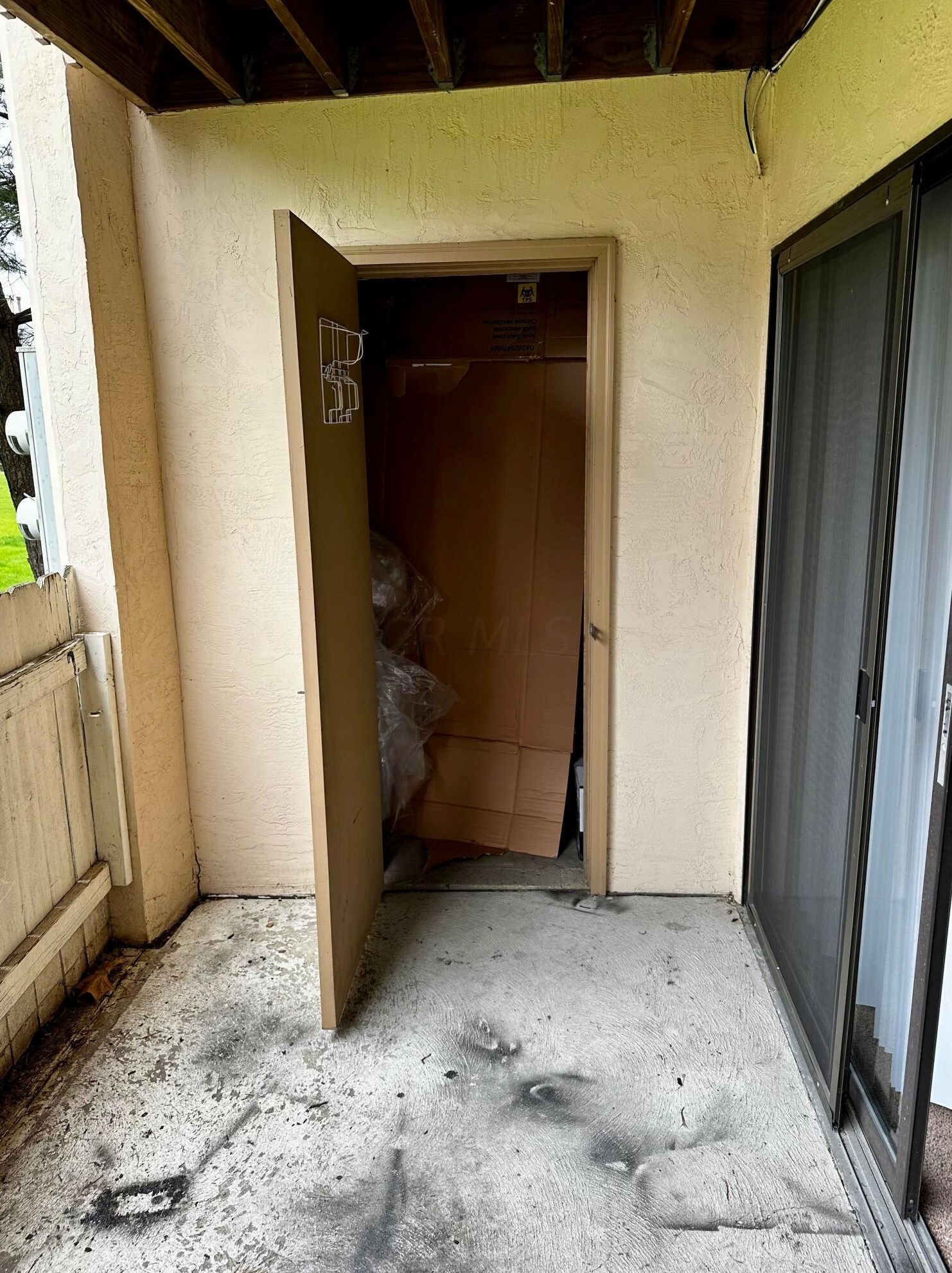 2287 Hedgerow Rd, Columbus OH  43220-6372 exterior