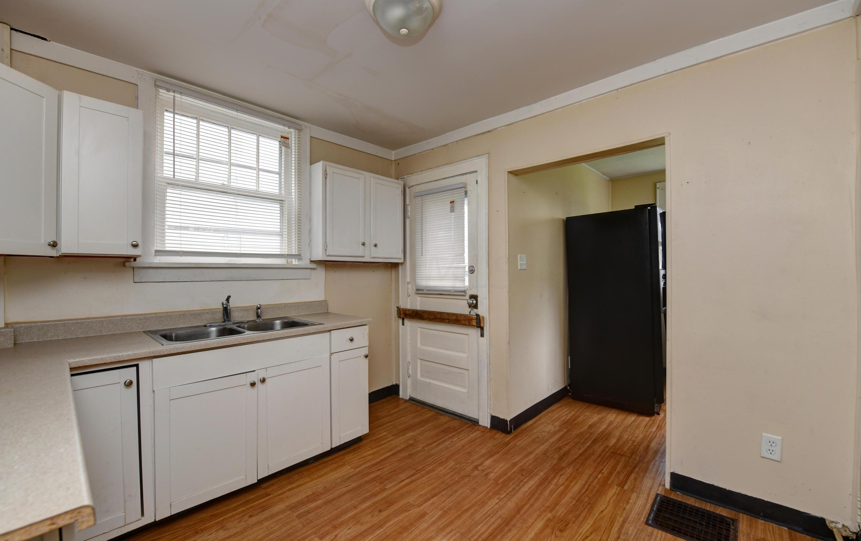 446 Larcomb Ave, Columbus OH 43223-1836 exterior