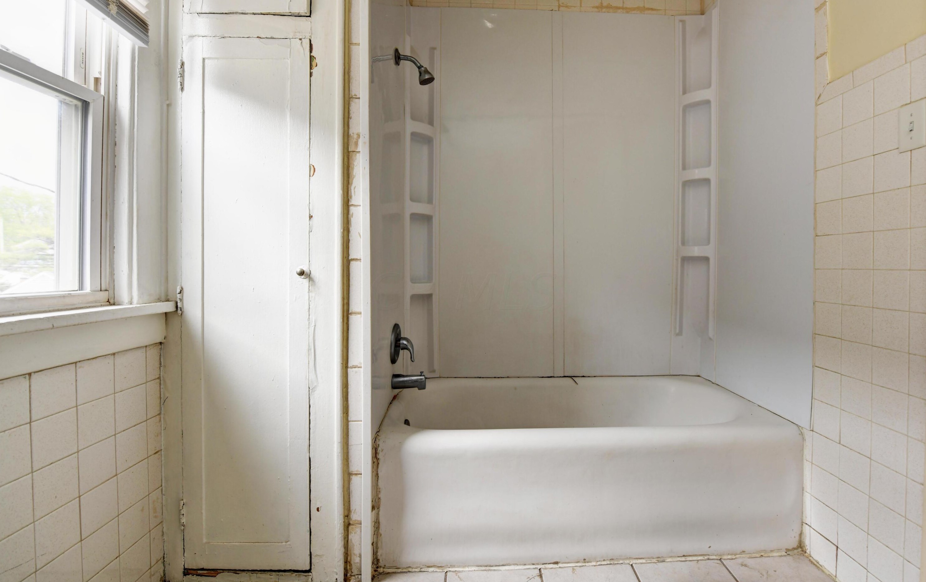 446 Larcomb Ave, Columbus OH 43223-1836 exterior