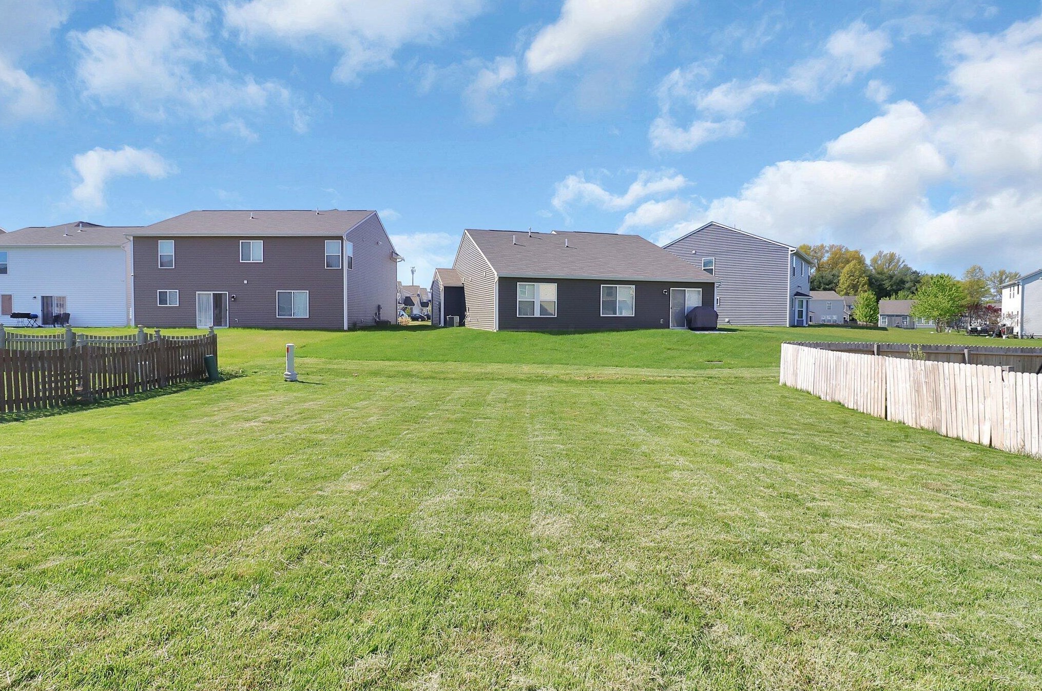 7545 Witch Hazel Dr, Cnl Wnchstr OH  43110-7733 exterior