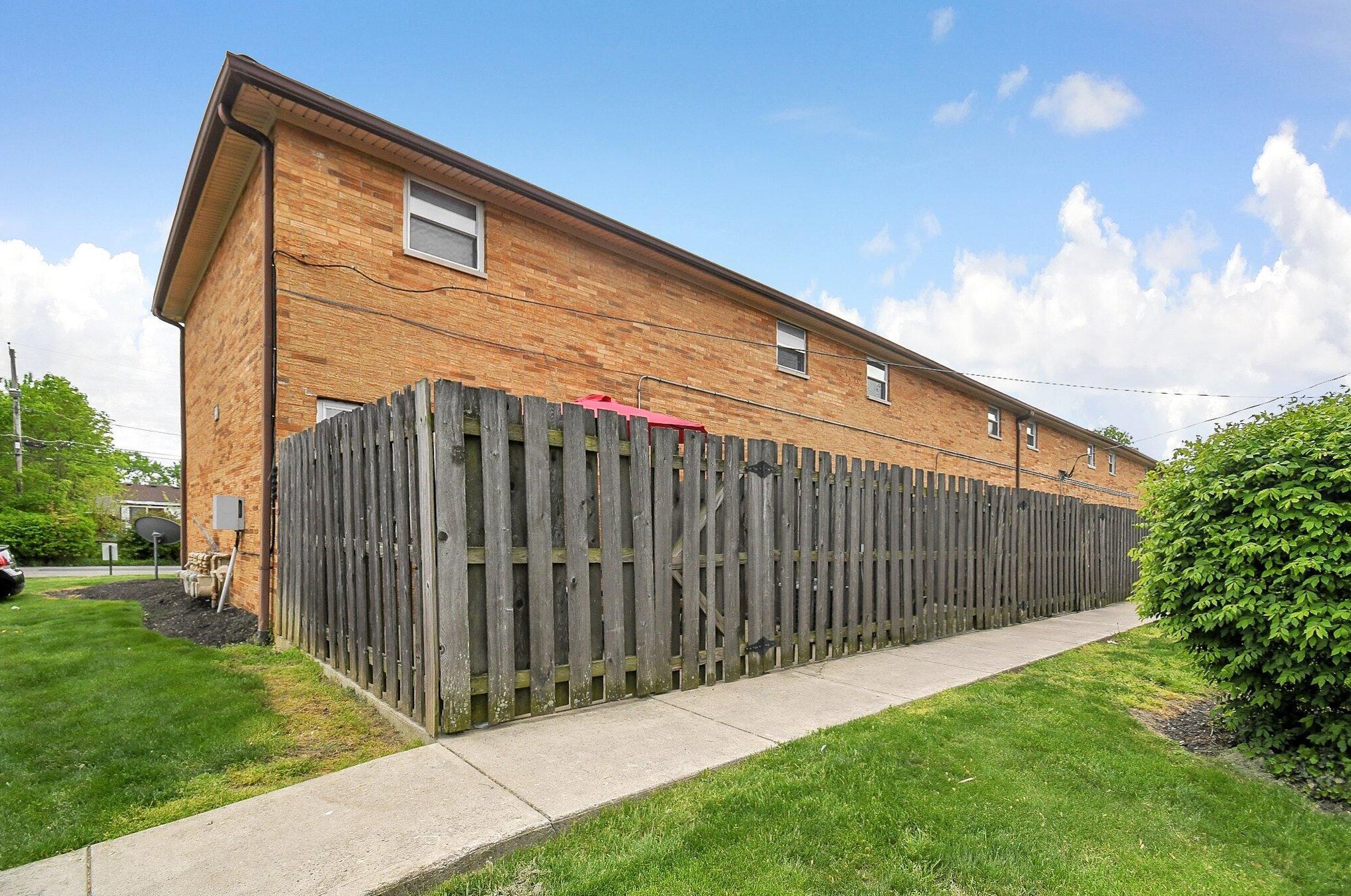 5696 Beechcroft Rd, Columbus OH  43229-3884 exterior